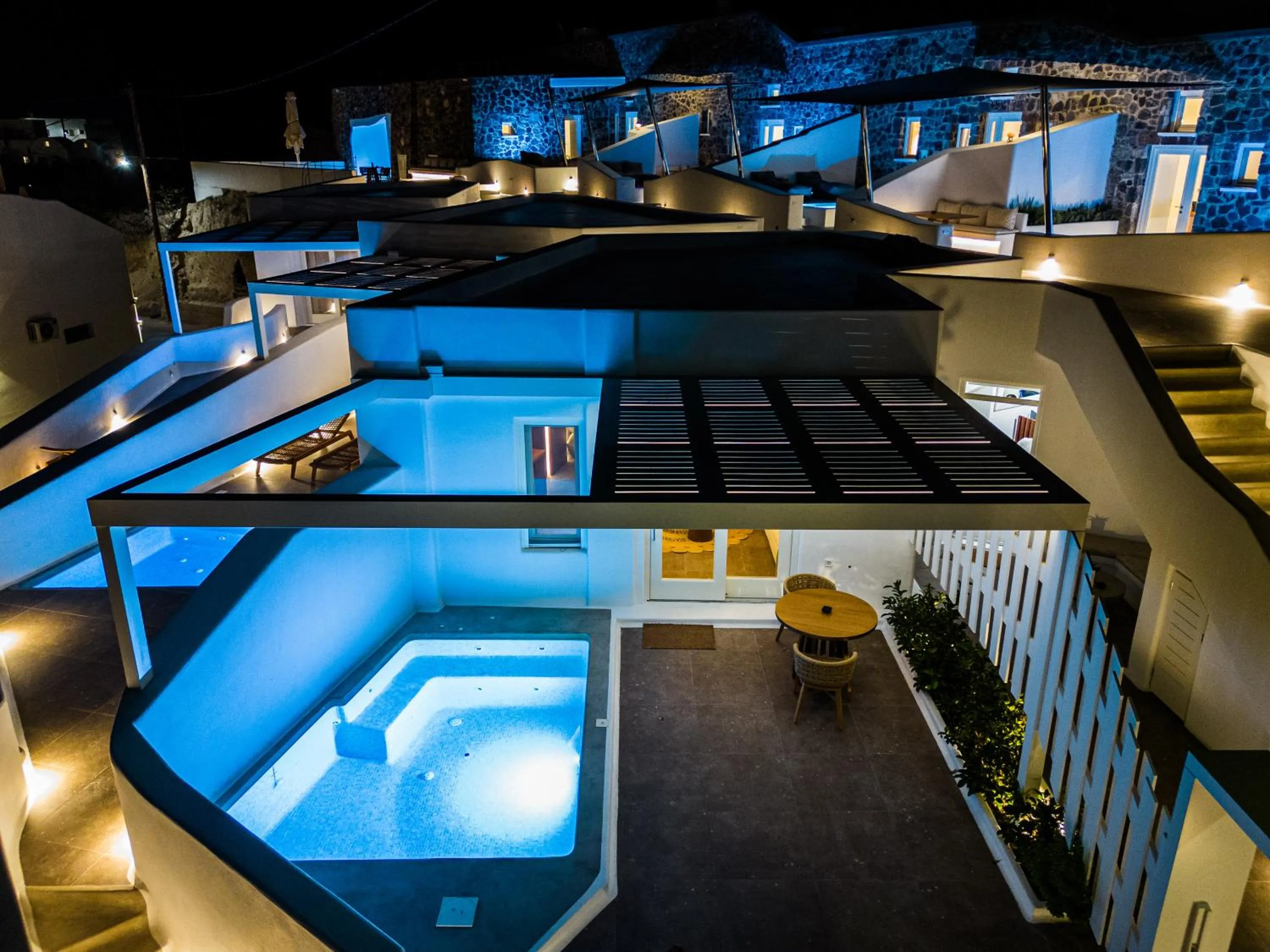 Property building in Victoria Caves