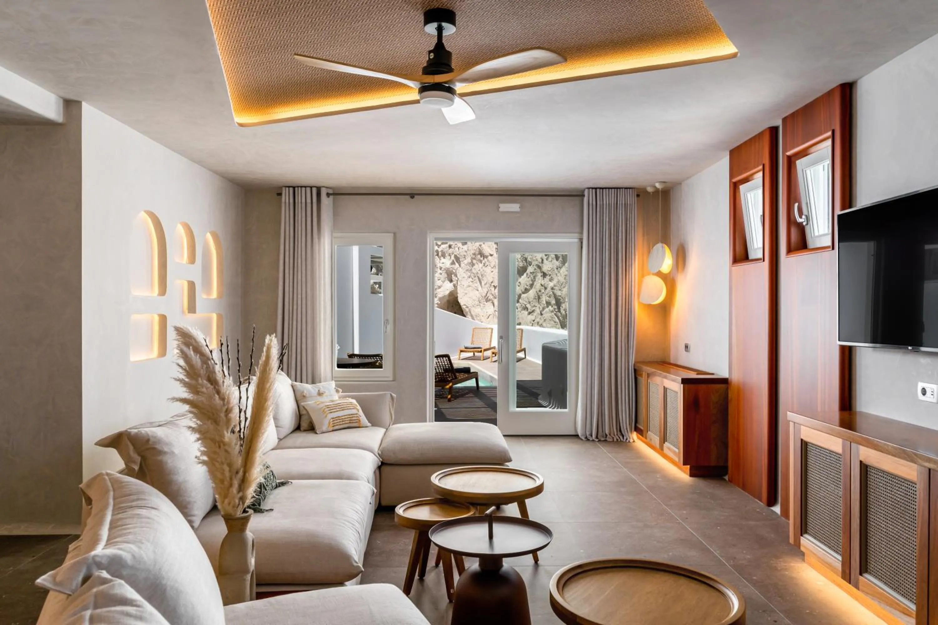 TV and multimedia in Victoria Caves