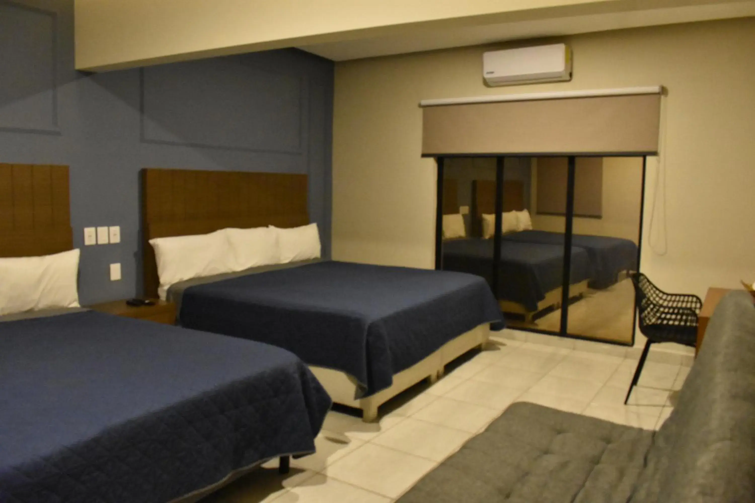 Deluxe Queen Room with Two Queen Beds in Hotel Casa 20 Deluxe Queen Room with Two Queen Beds in Hotel Casa 20