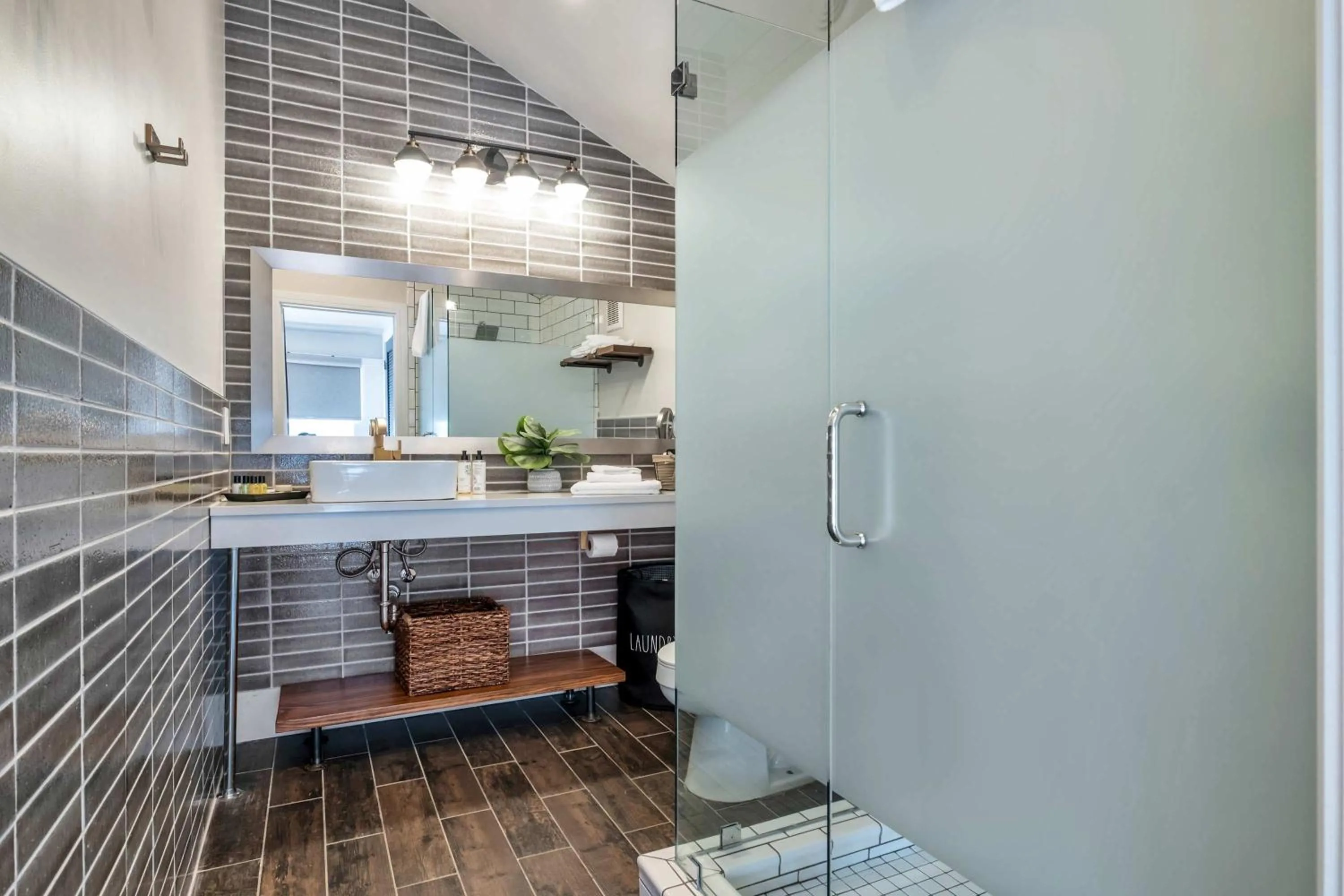 Skyline Suite with Penthouse & Rooftop Deck 6BR by Maddox Hotel