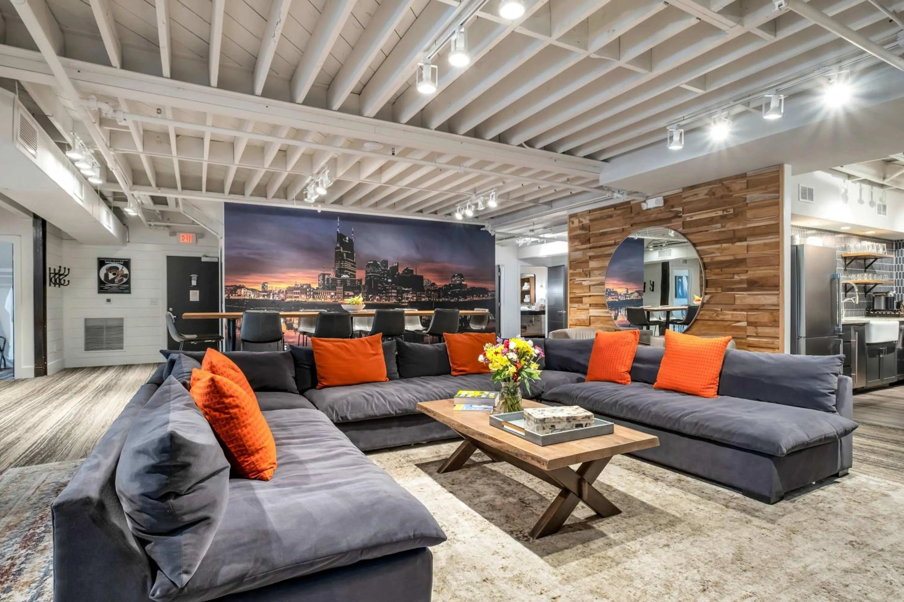 Skyline Suite with Penthouse & Rooftop Deck 6BR by Maddox Hotel