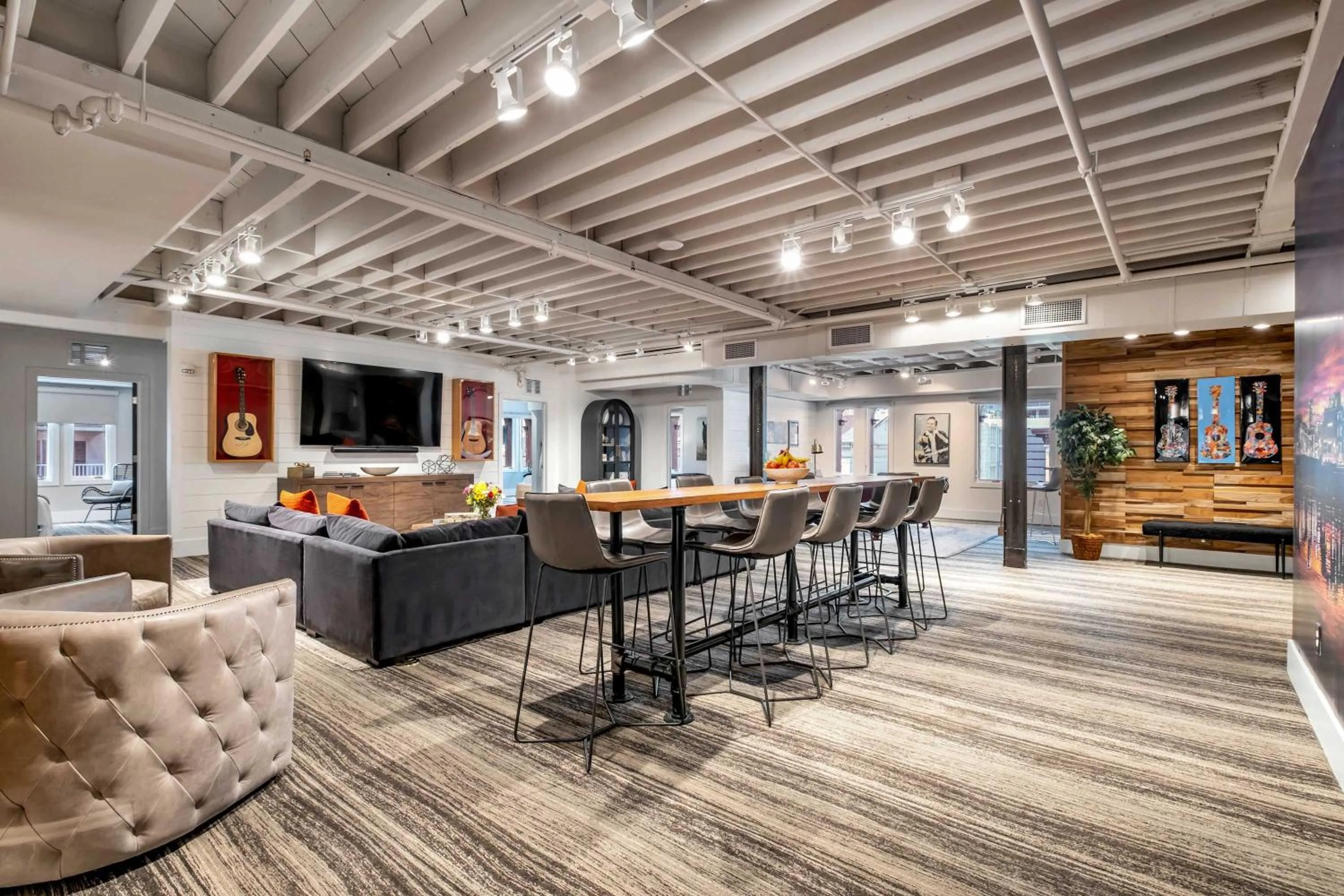 Skyline Suite with Penthouse & Rooftop Deck 6BR by Maddox Hotel