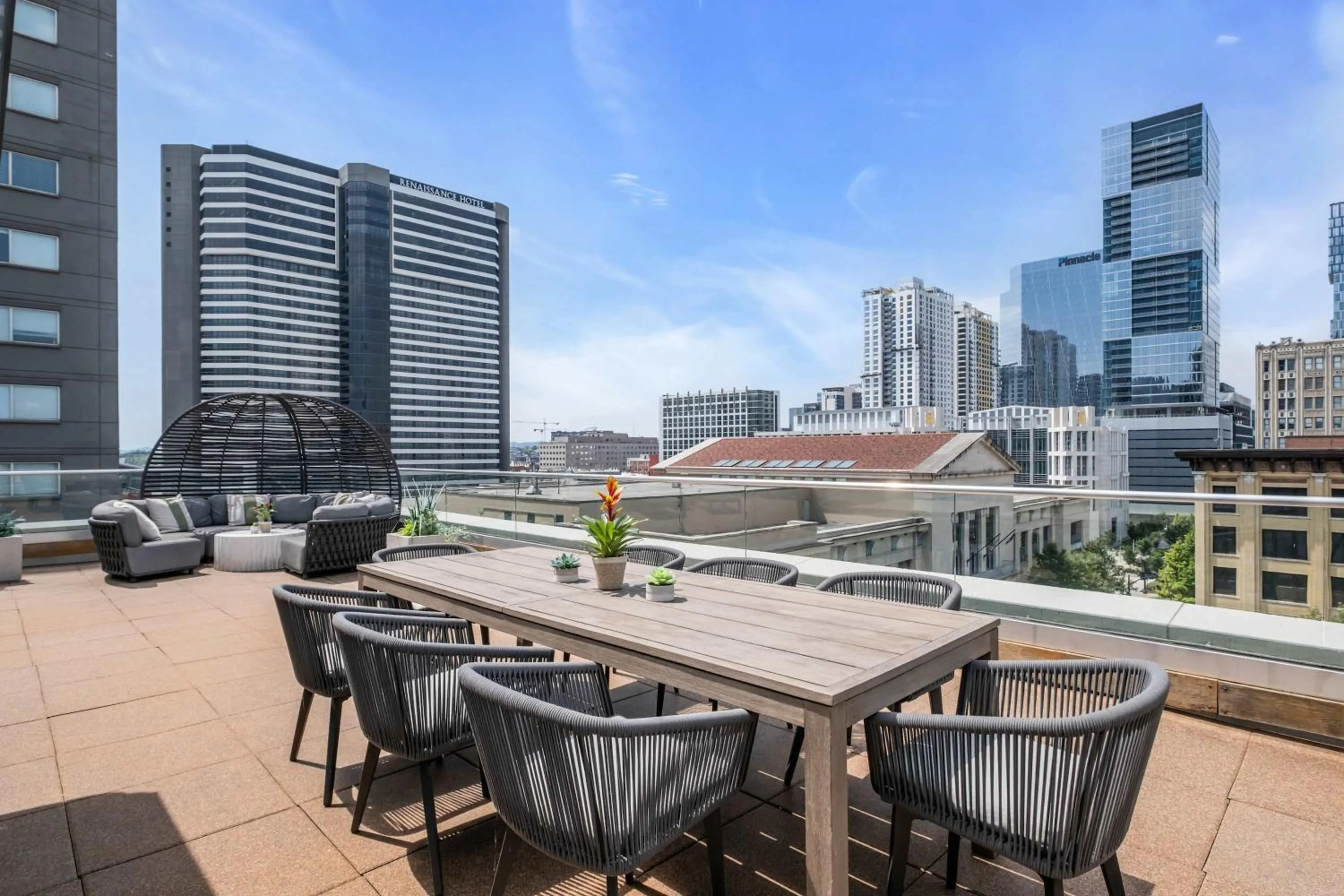 Skyline Suite with Penthouse & Rooftop Deck 6BR by Maddox Hotel