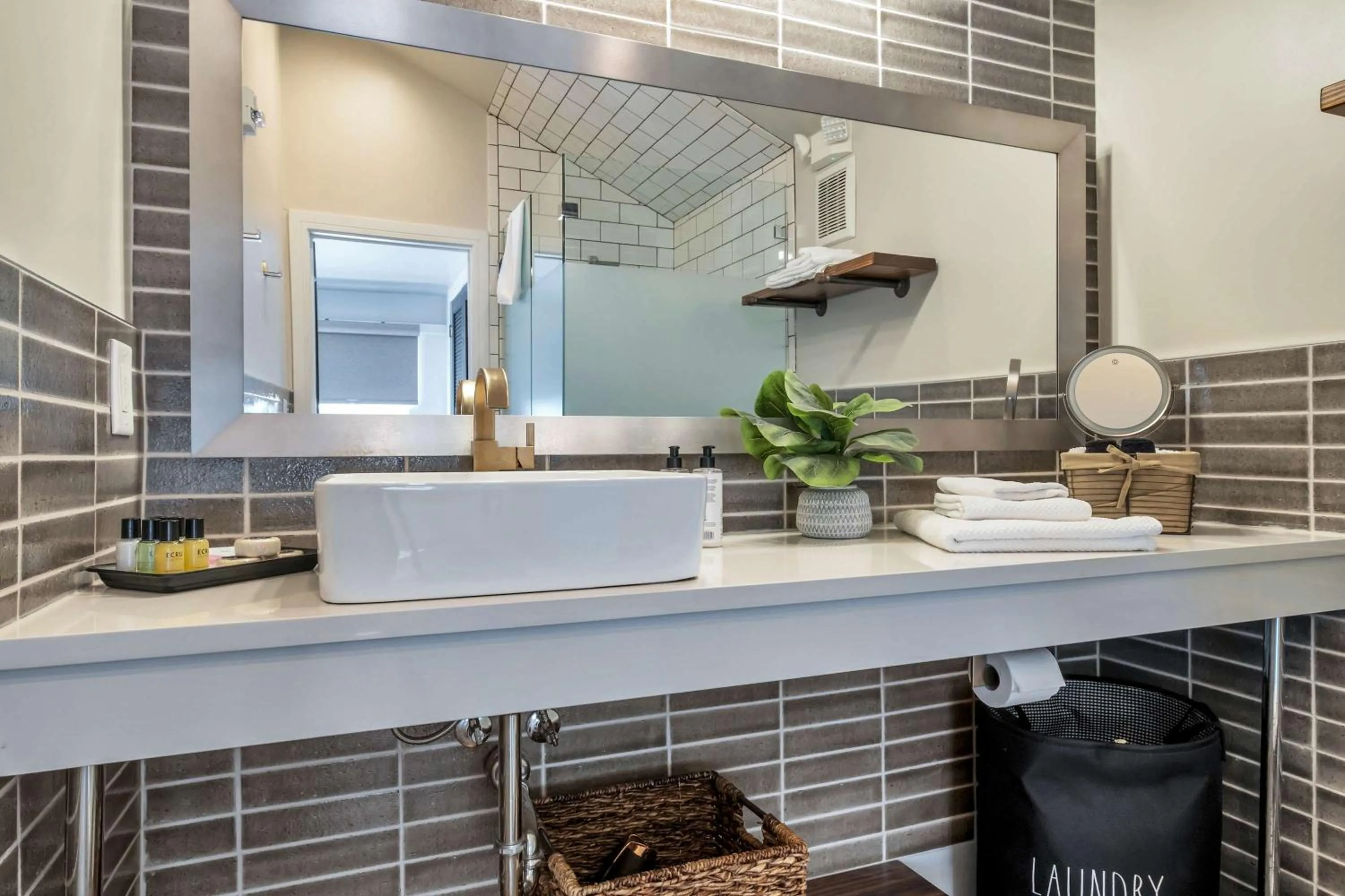 Skyline Suite with Penthouse & Rooftop Deck 6BR by Maddox Hotel