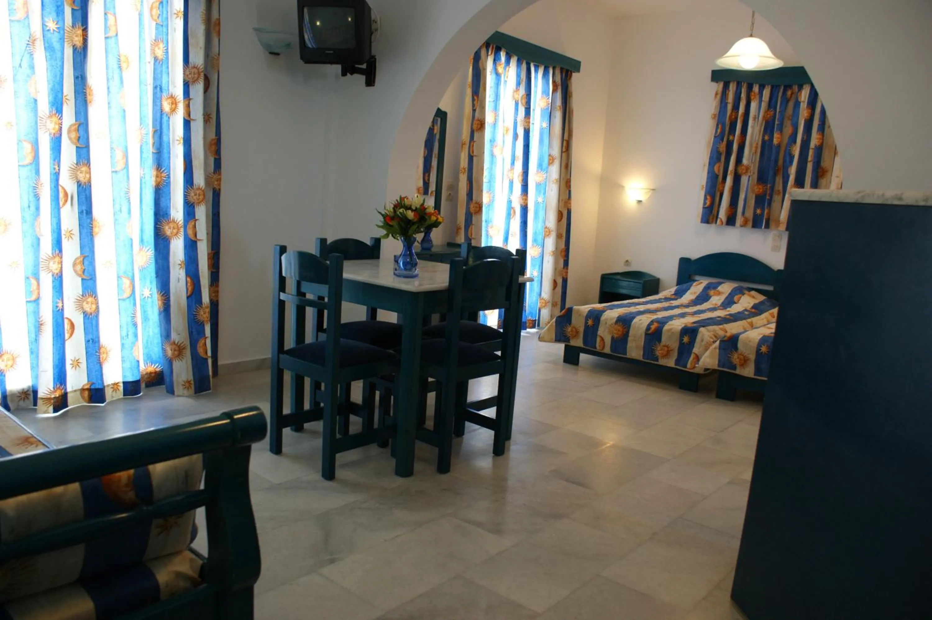 Kitchen or kitchenette, Bed in Colosseo Star