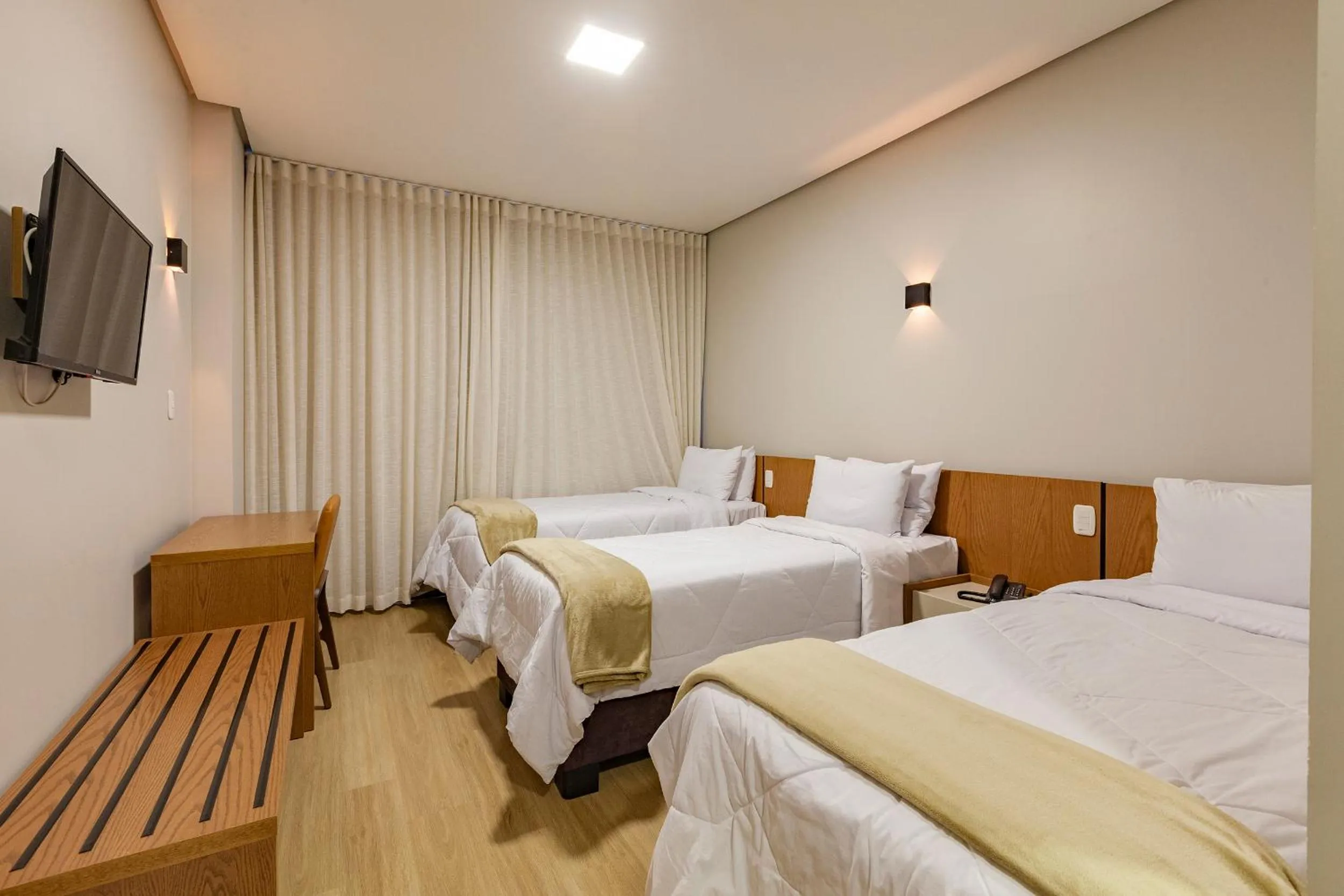 Bedroom, Bed in Tri Hotel Antônio Prado