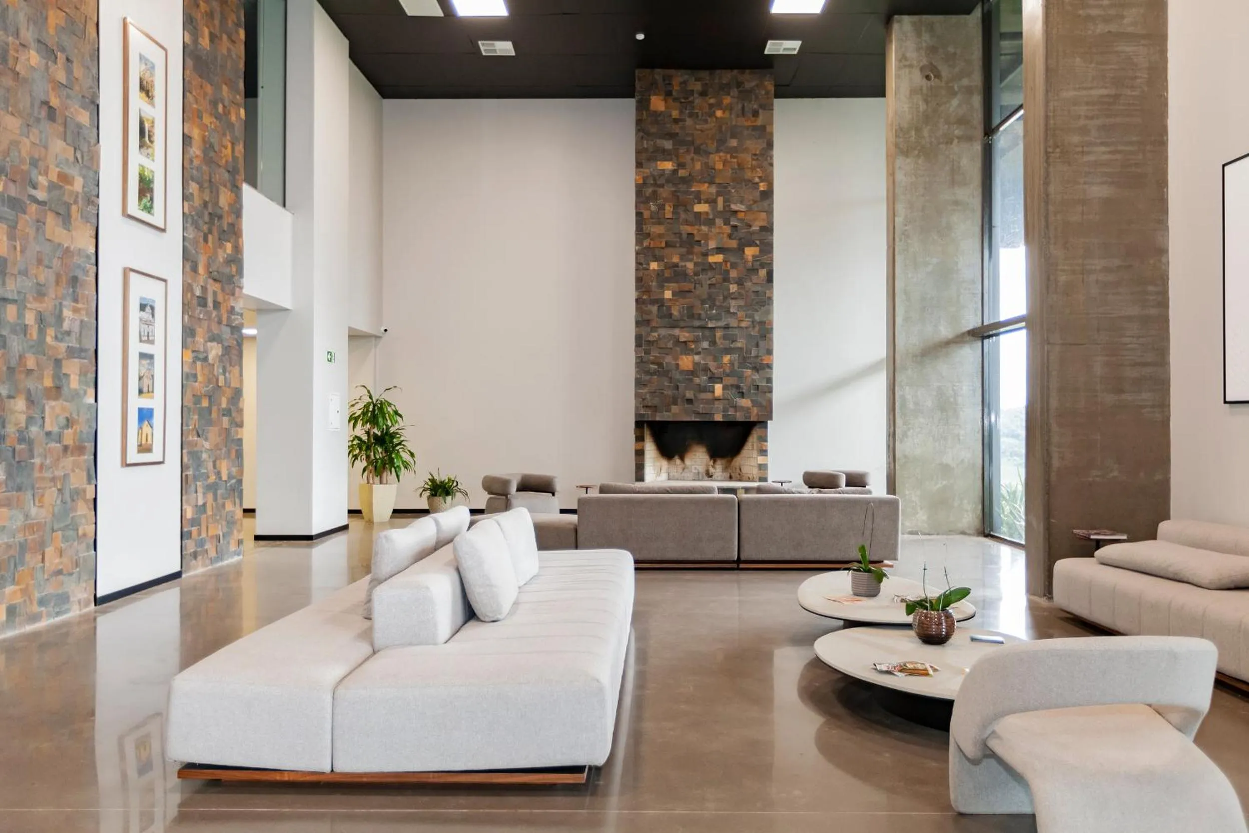 Lobby or reception in Tri Hotel Antônio Prado