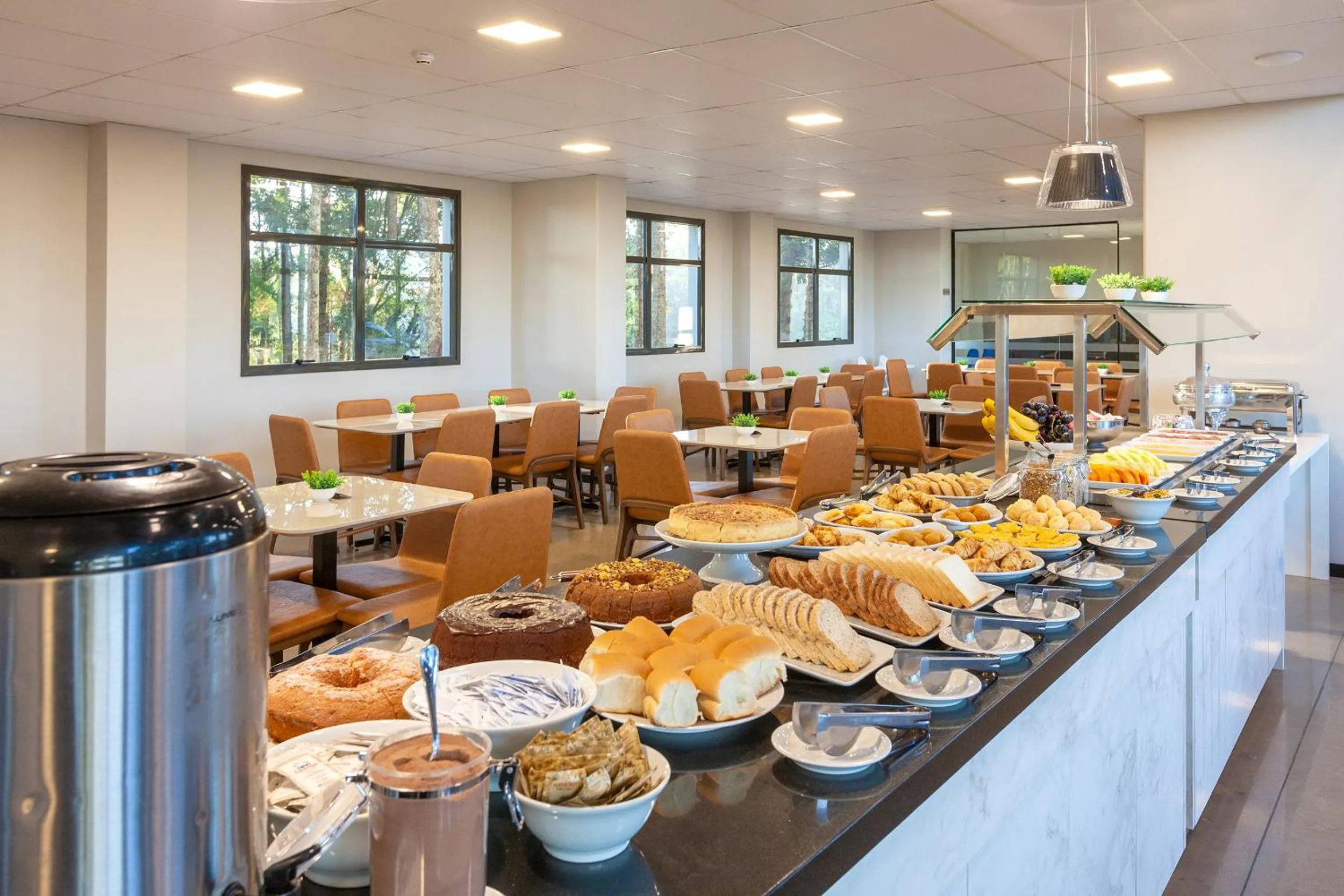 Buffet breakfast in Tri Hotel Antônio Prado