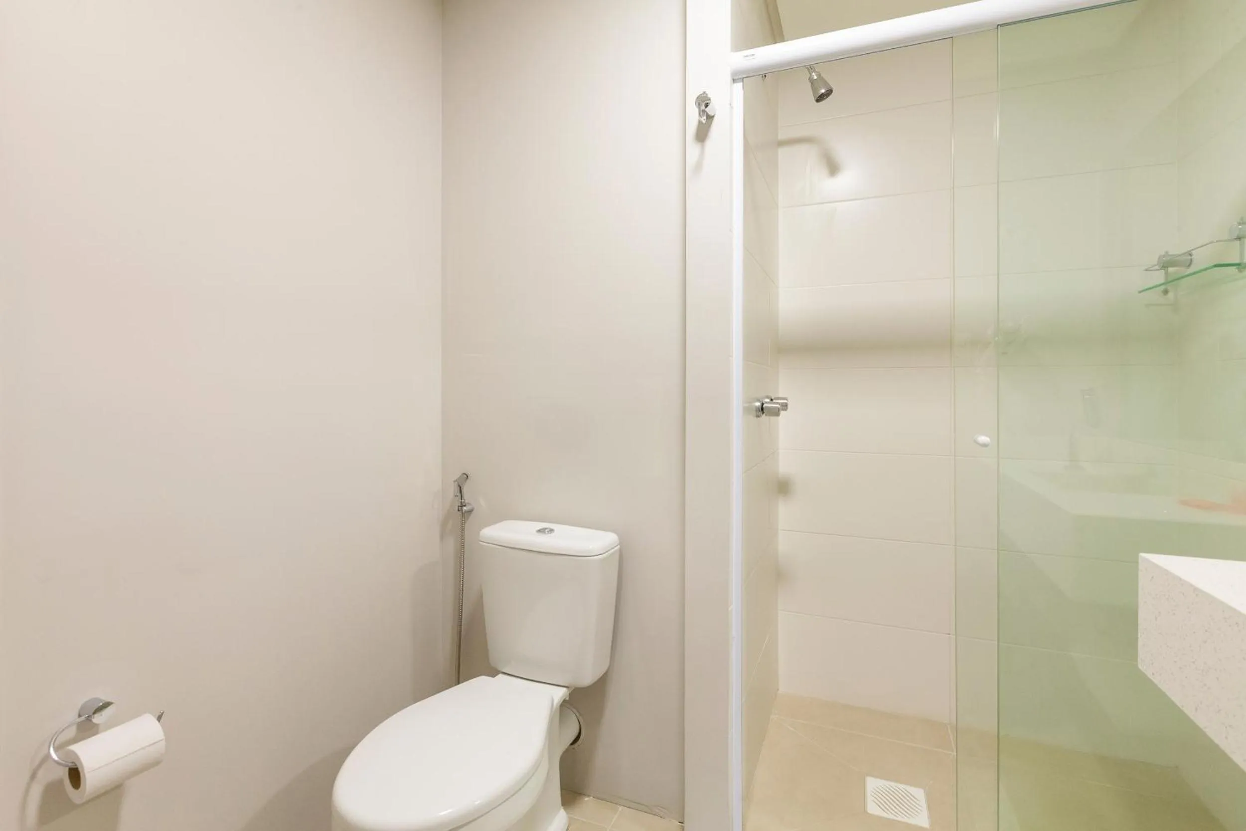 Toilet in Tri Hotel Antônio Prado