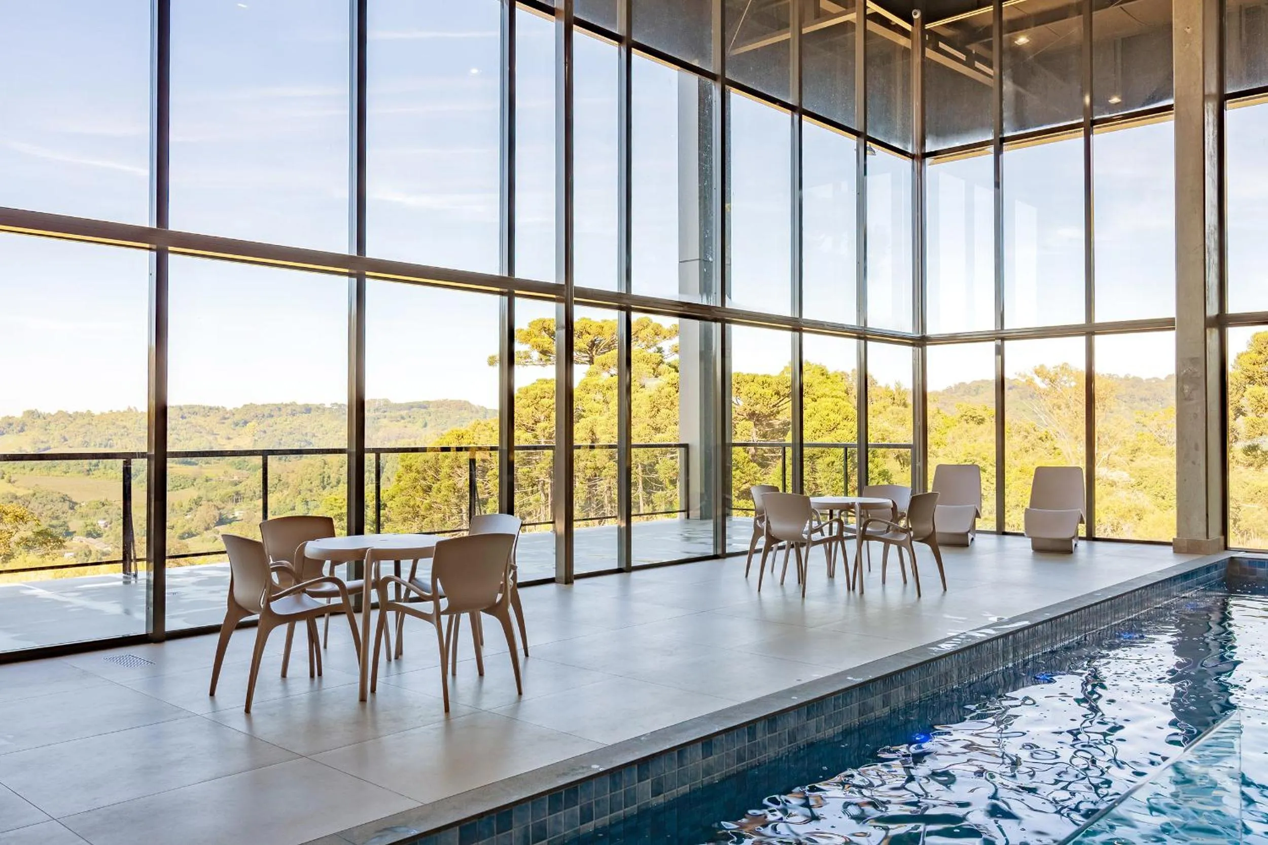 Swimming pool in Tri Hotel Antônio Prado