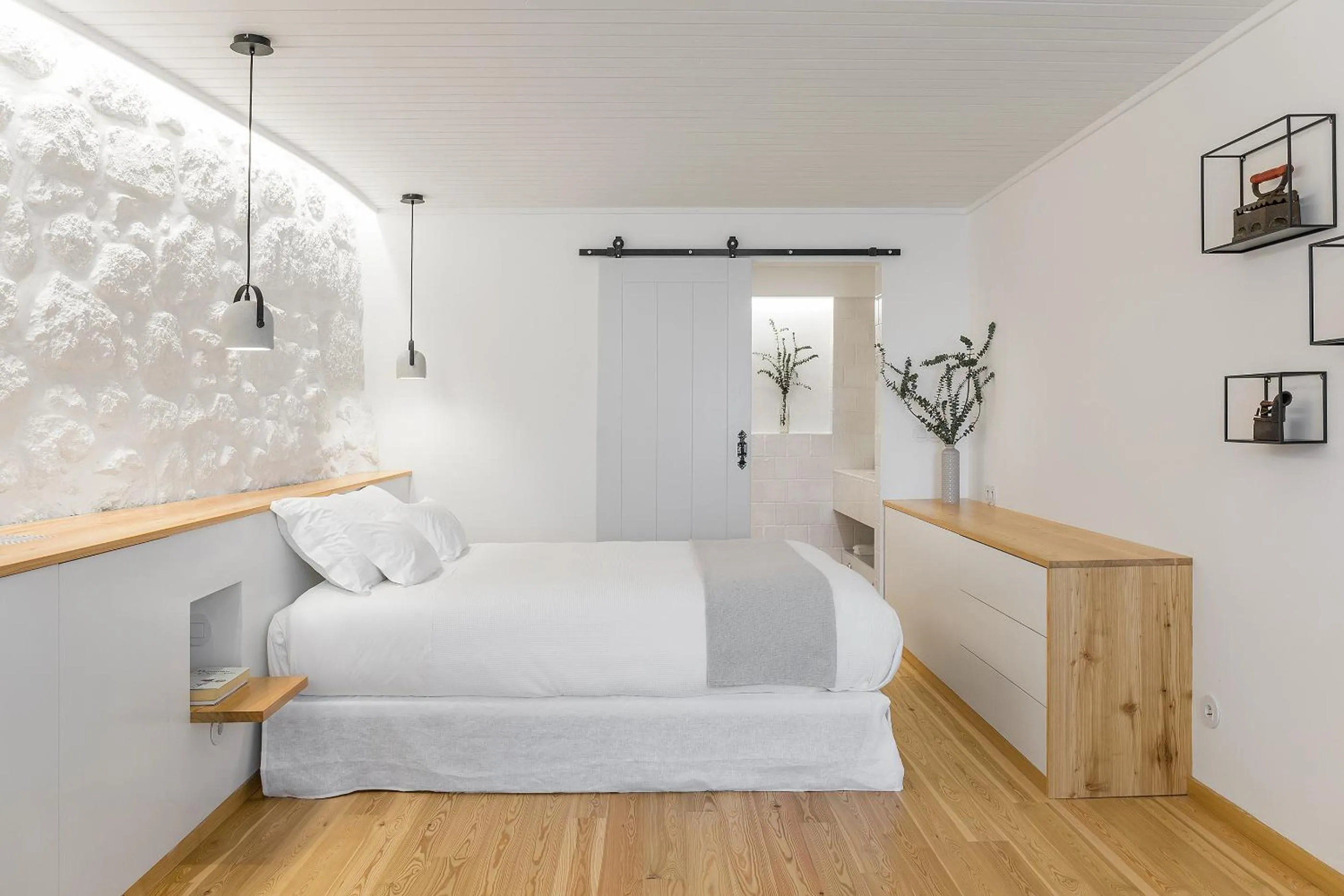 Bedroom, Bed in Casas Rossio by Casas com Estória Boutique Houses