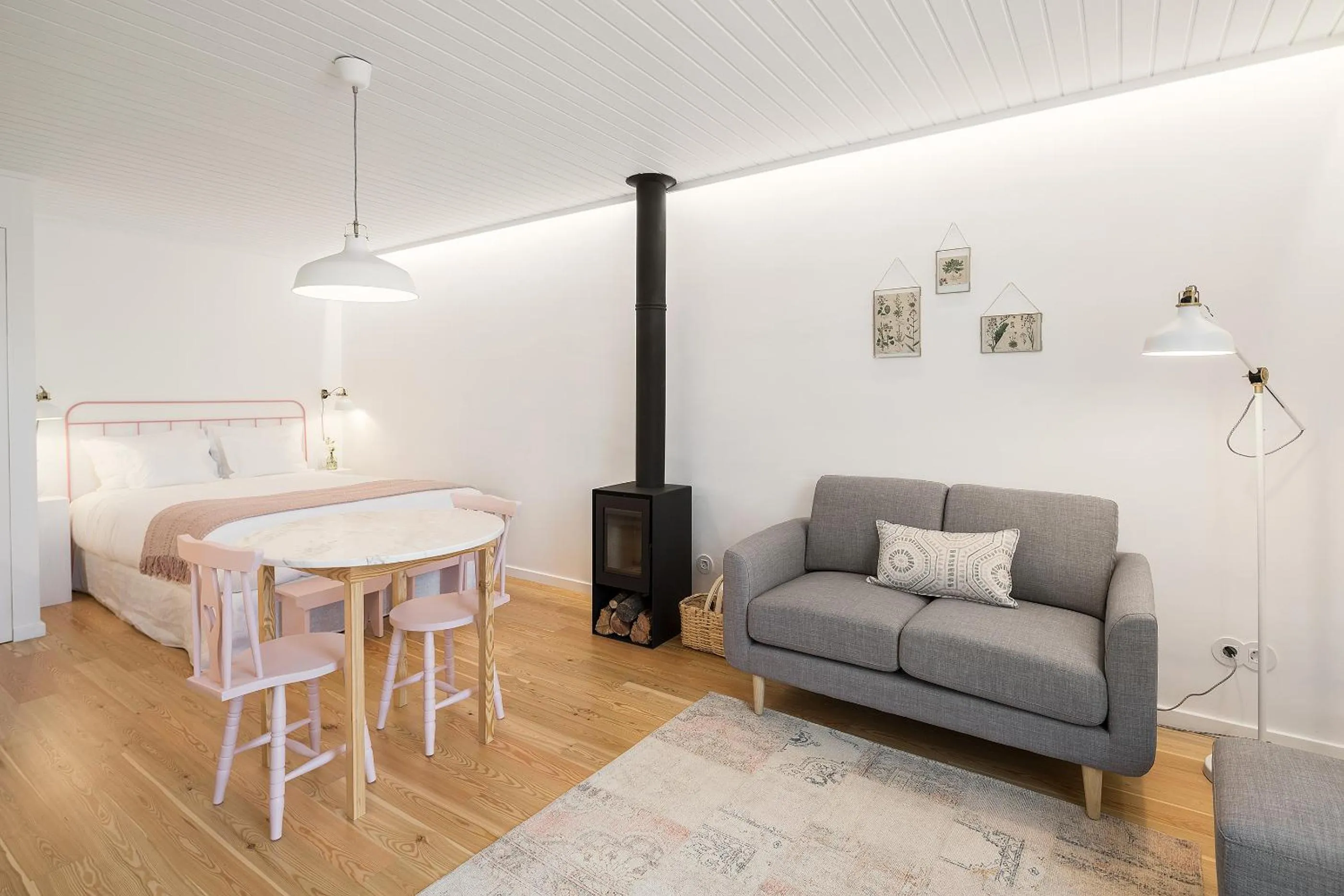 Living room, Bed in Casas Rossio by Casas com Estória Boutique Houses