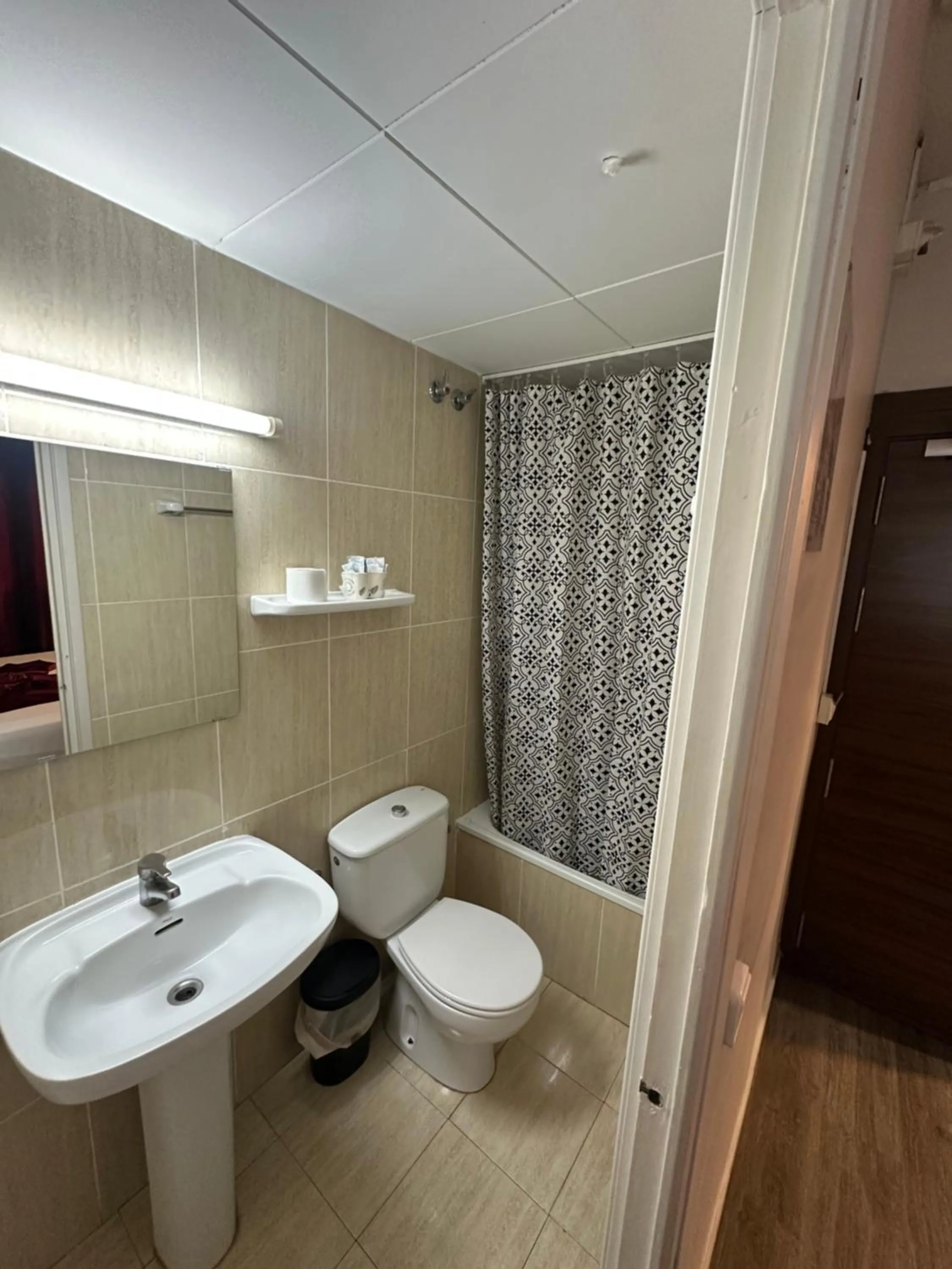 Shower in Hotel Norai