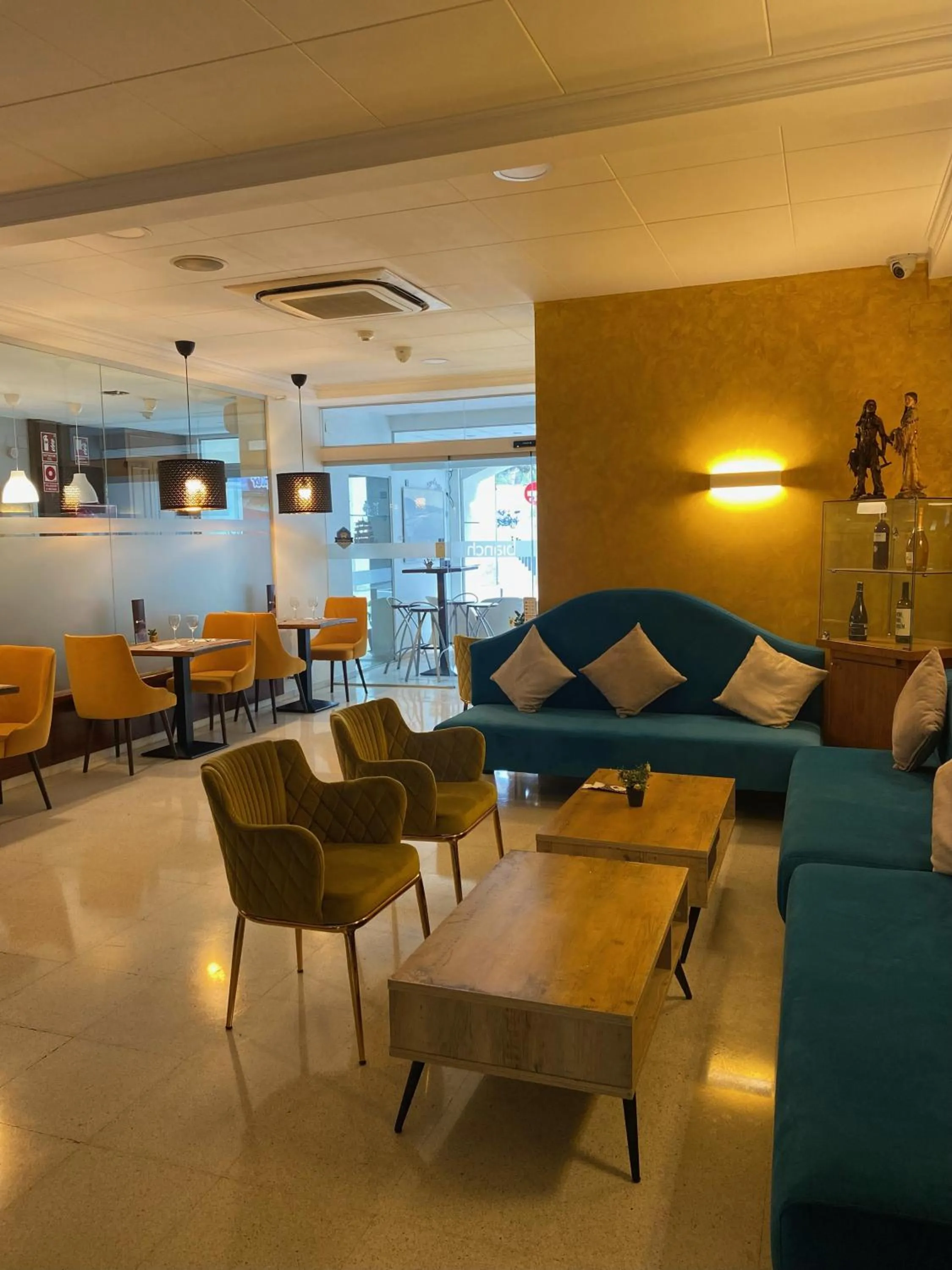 Restaurant/places to eat in Hotel Norai