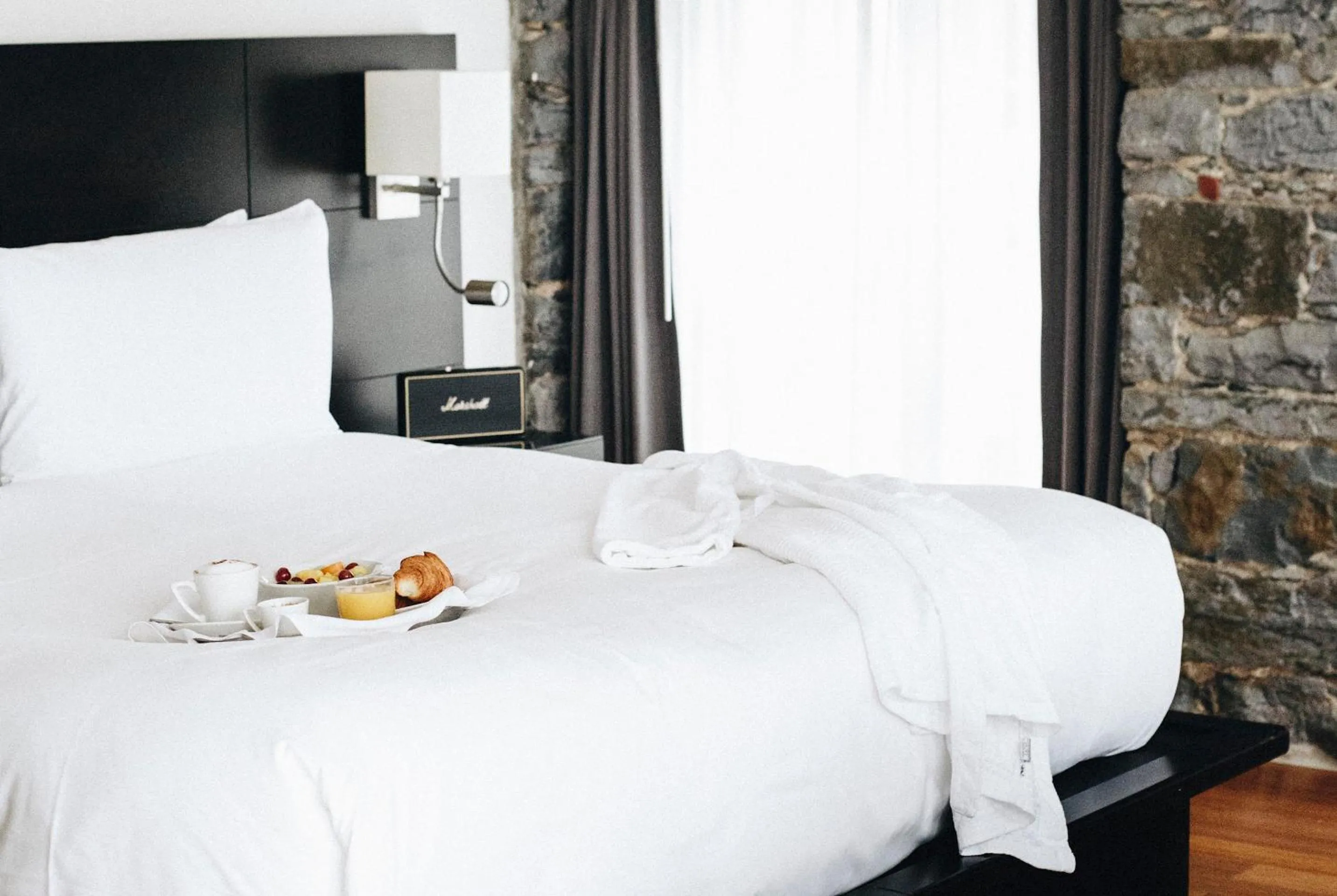 Bed in Le Petit Hotel Notre Dame
