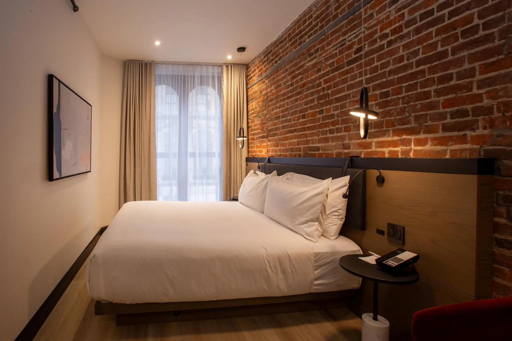 Bed in Le Petit Hotel Notre Dame