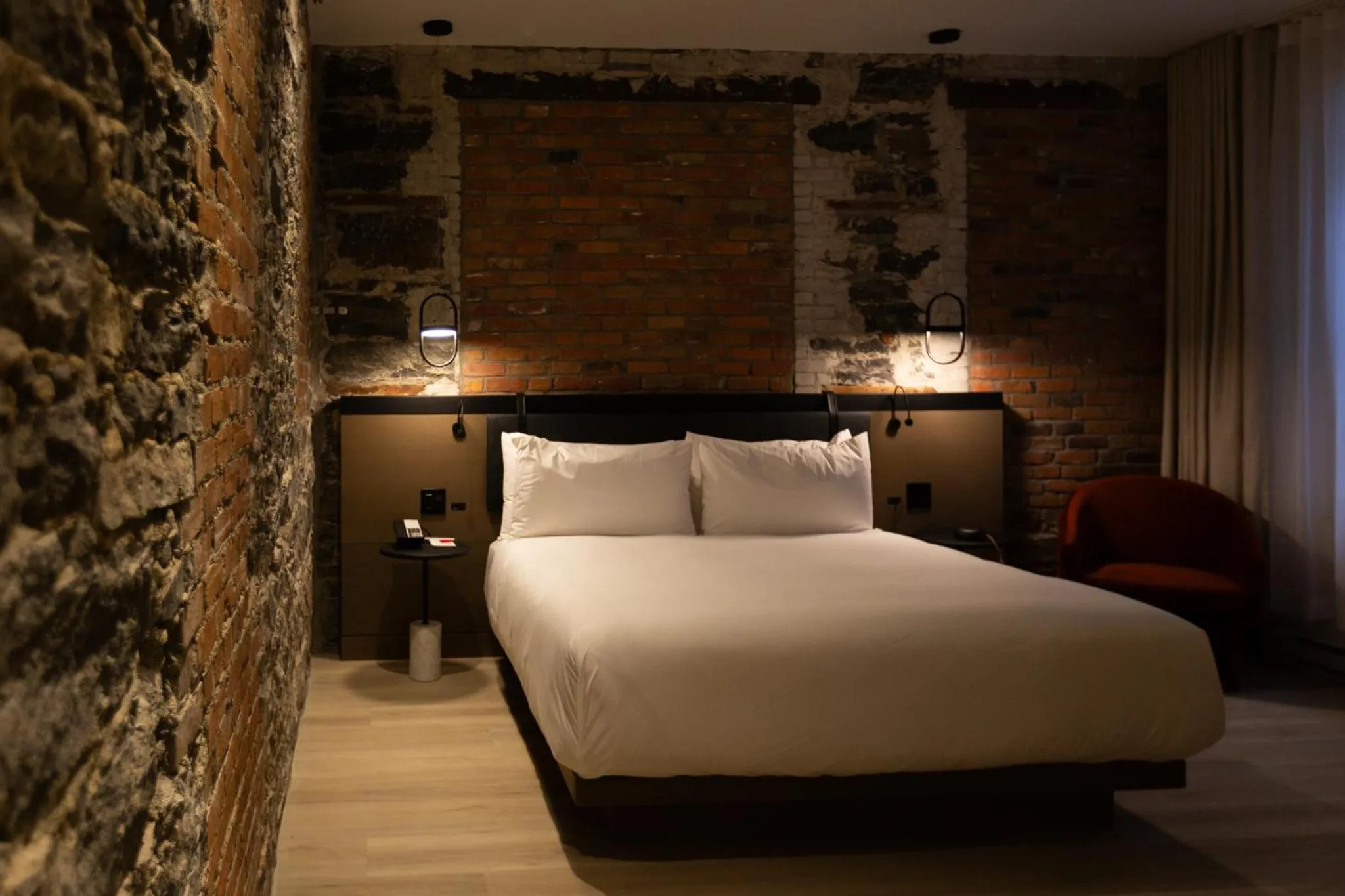 Bed in Le Petit Hotel Notre Dame