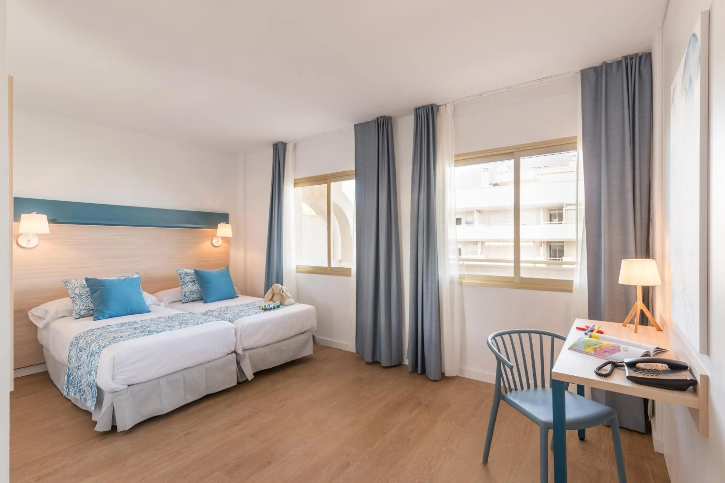 Bedroom, Bed in Hotel Salou Beach Family Rentalmar