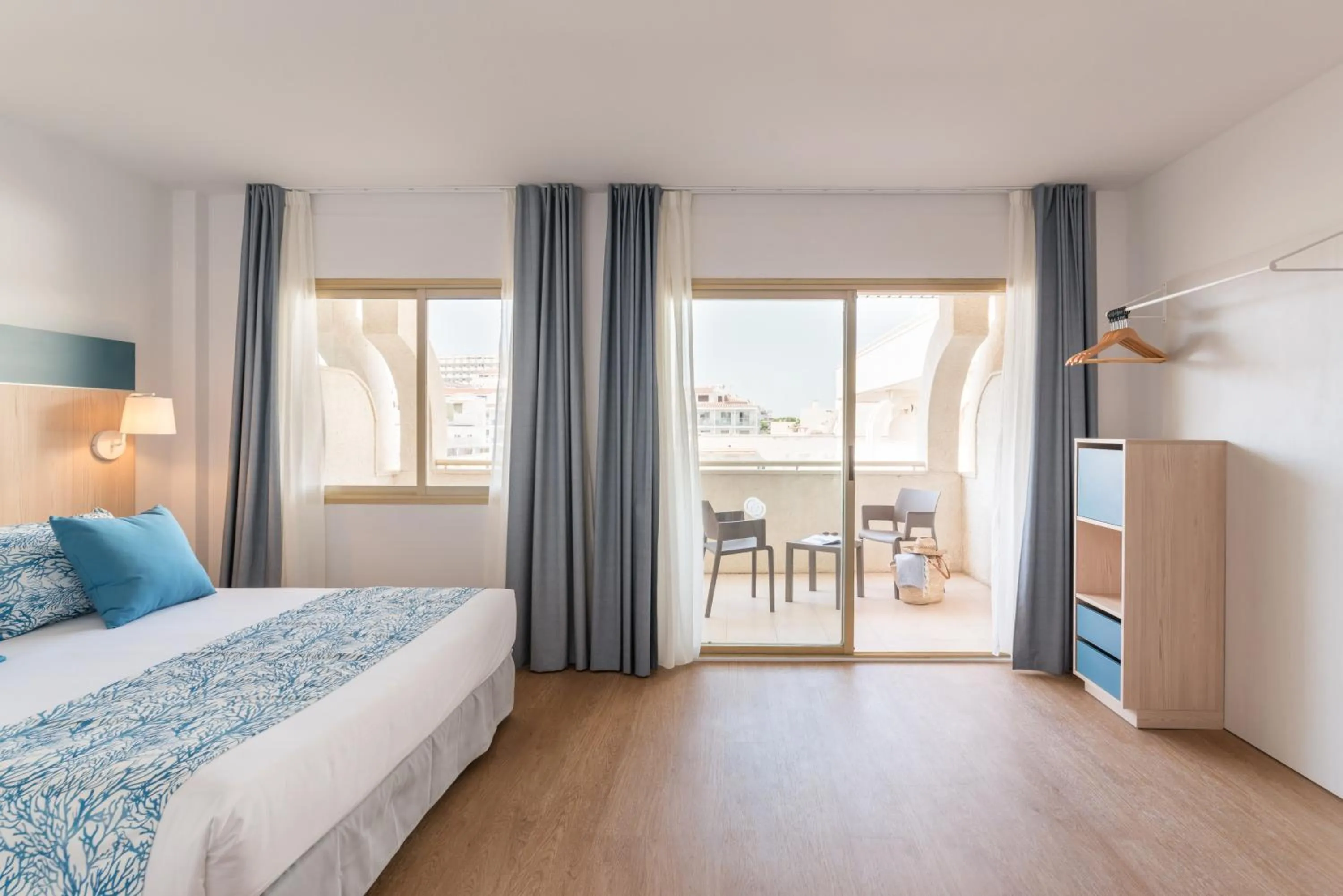 Bed in Hotel Salou Beach Family Rentalmar