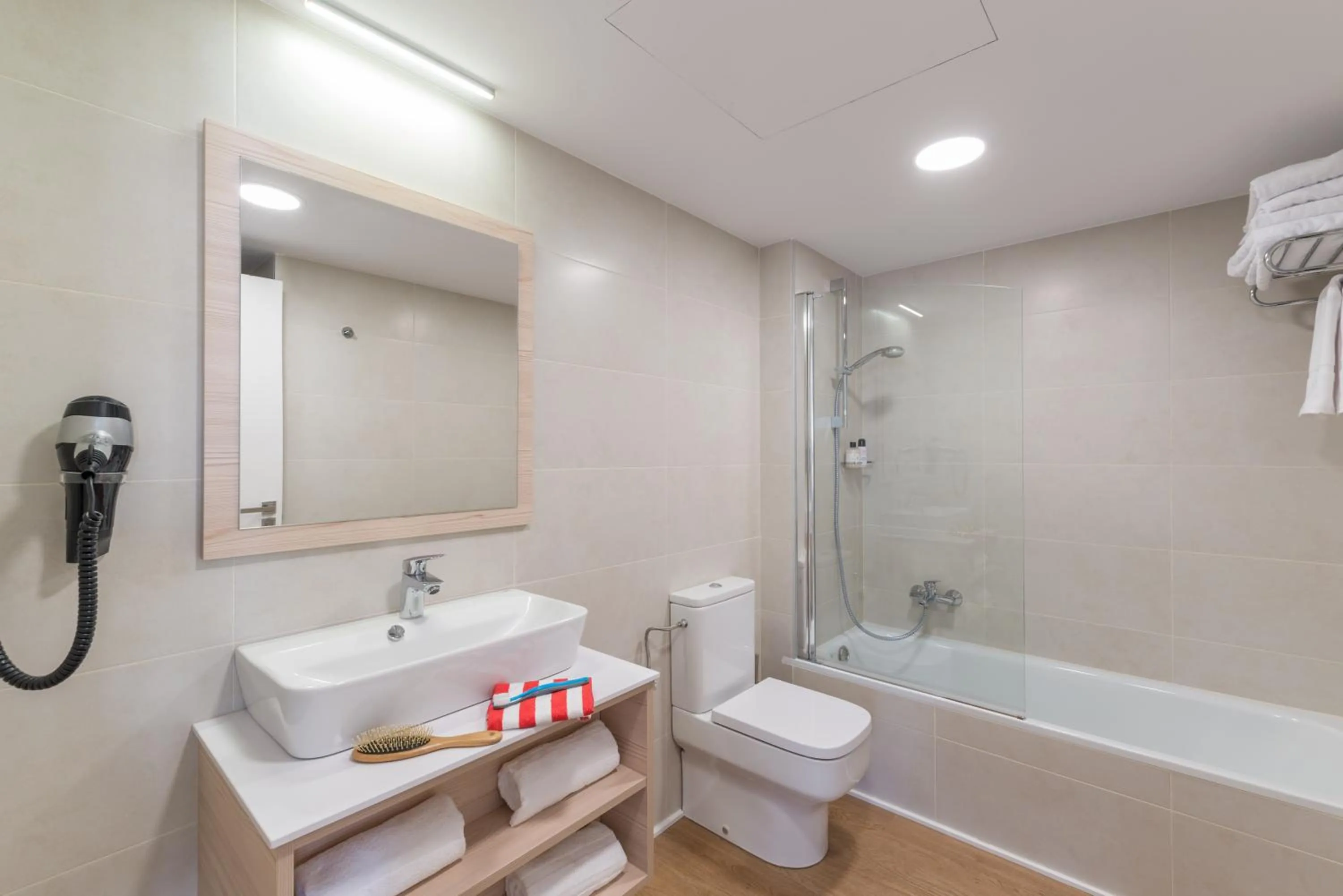 Bathroom in Hotel Salou Beach Family Rentalmar