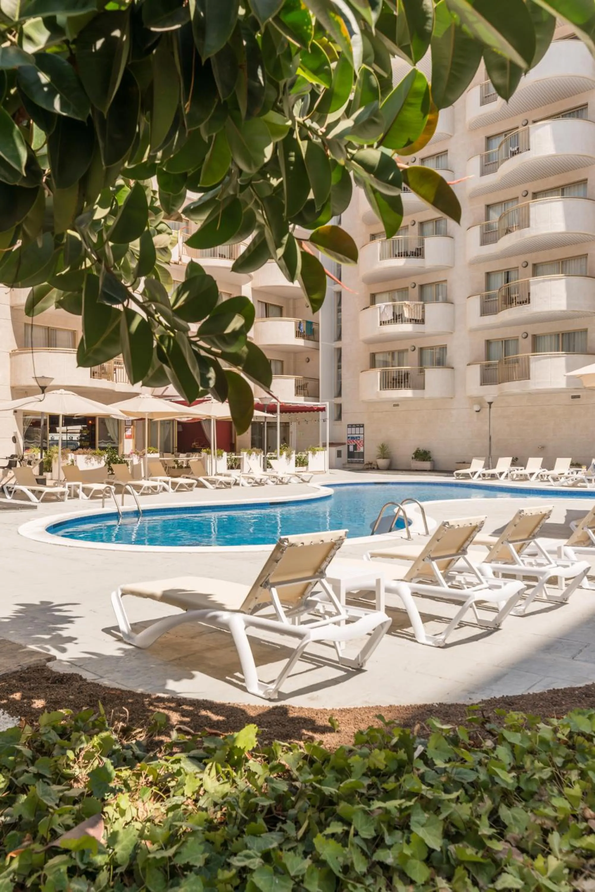 Swimming pool in Hotel Salou Beach Family Rentalmar
