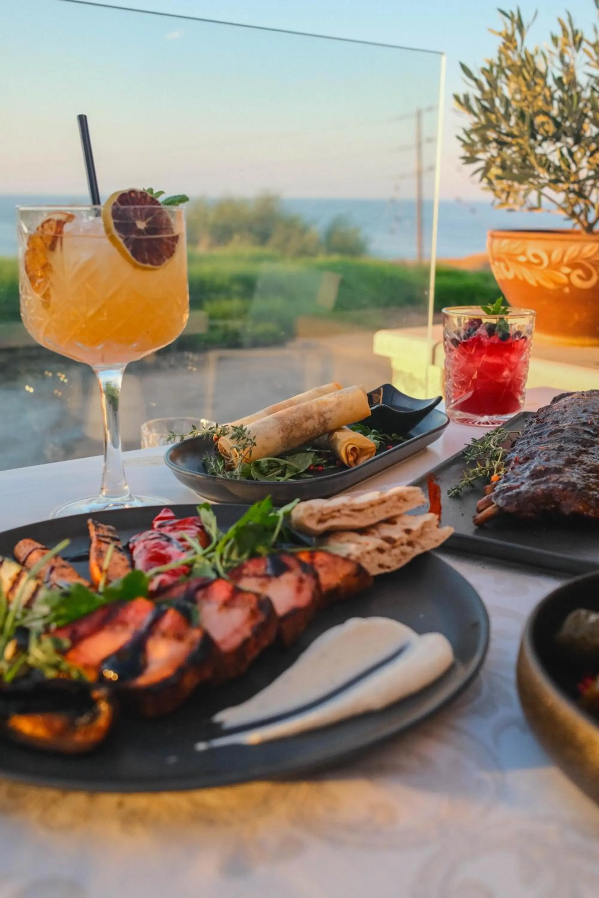 Restaurant/places to eat in Alexis Hotel