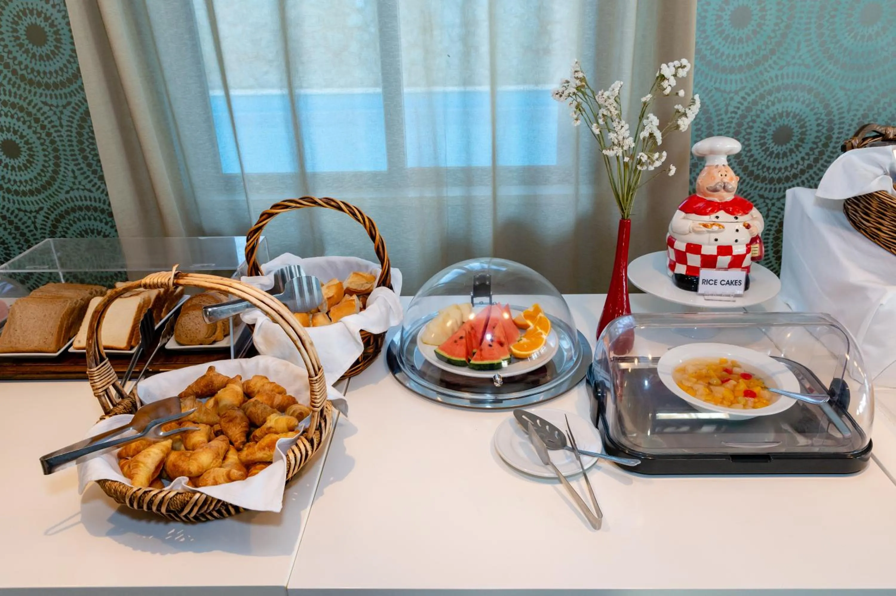 Food and drinks in Alexis Hotel