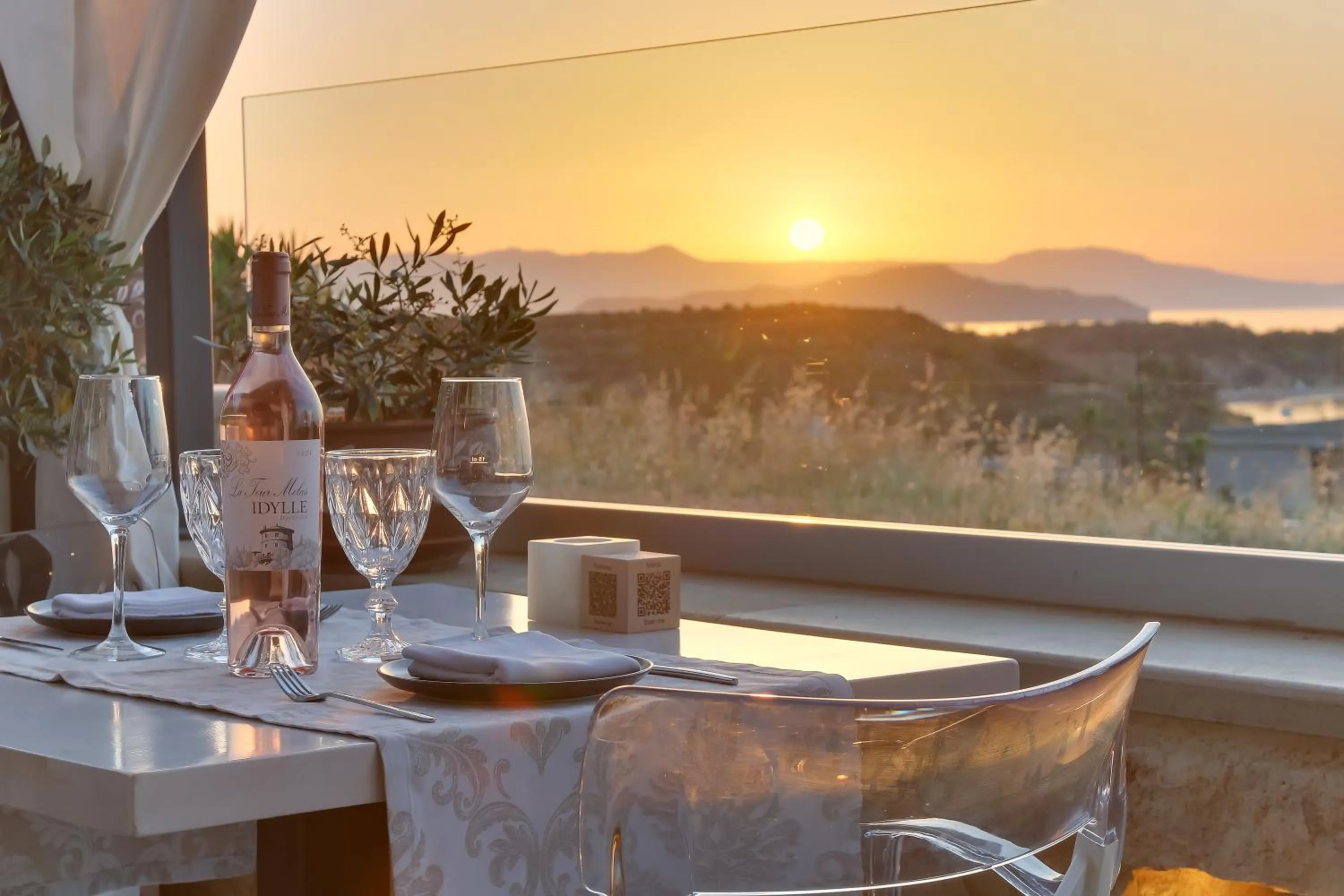 Restaurant/places to eat in Alexis Hotel