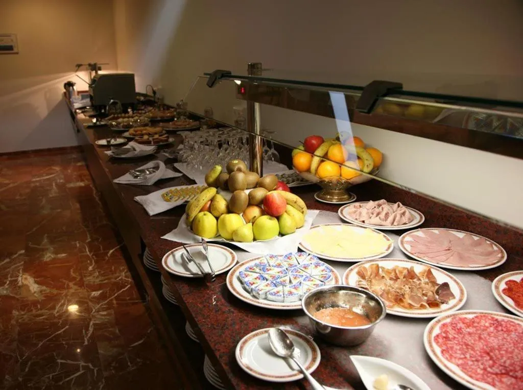 Restaurant/places to eat in TCH Hotel