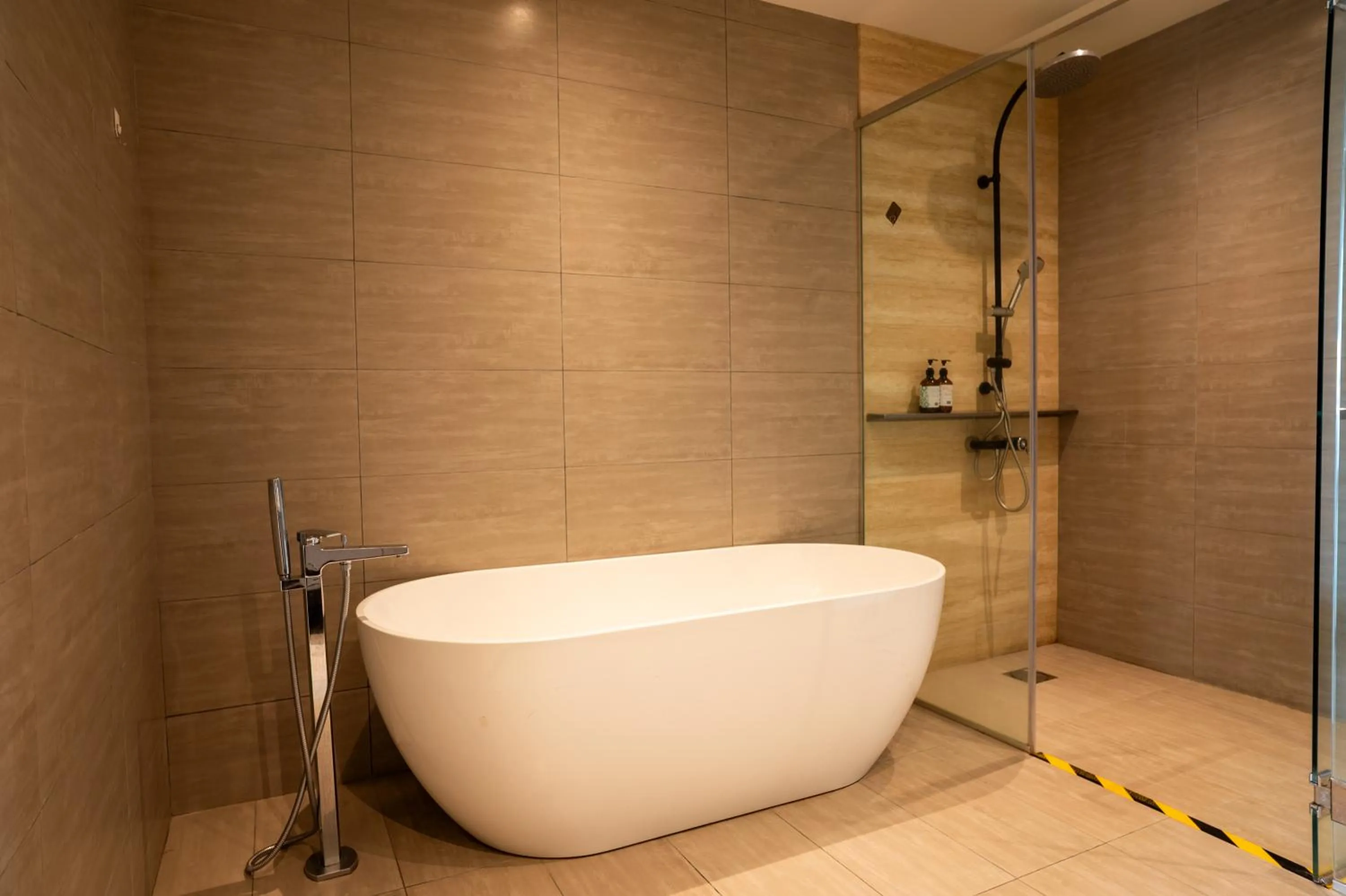 Shower in EXPRESSIONZ KLCC BY MANA-MANA