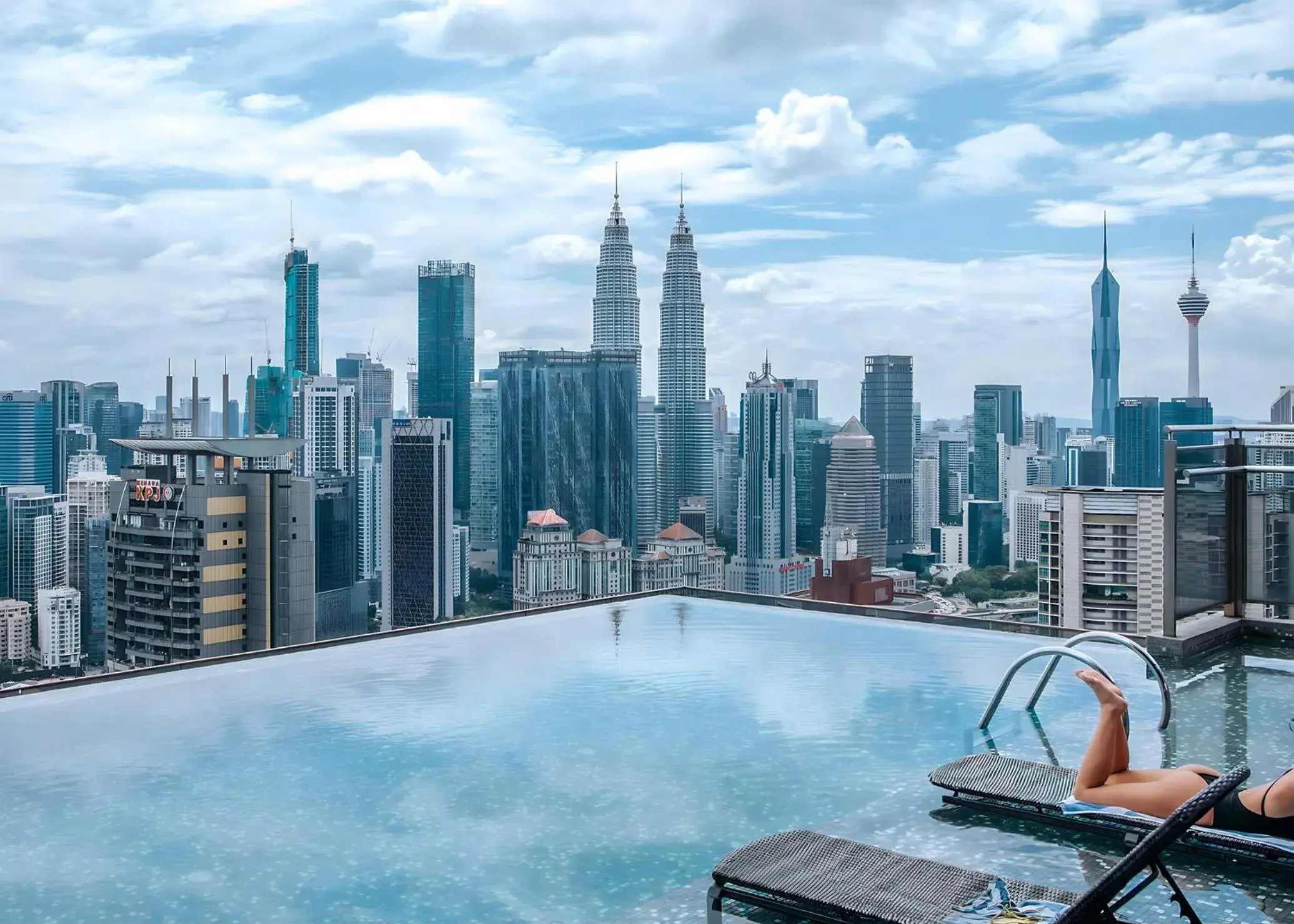 EXPRESSIONZ KLCC BY MANA-MANA EXPRESSIONZ KLCC BY MANA-MANA