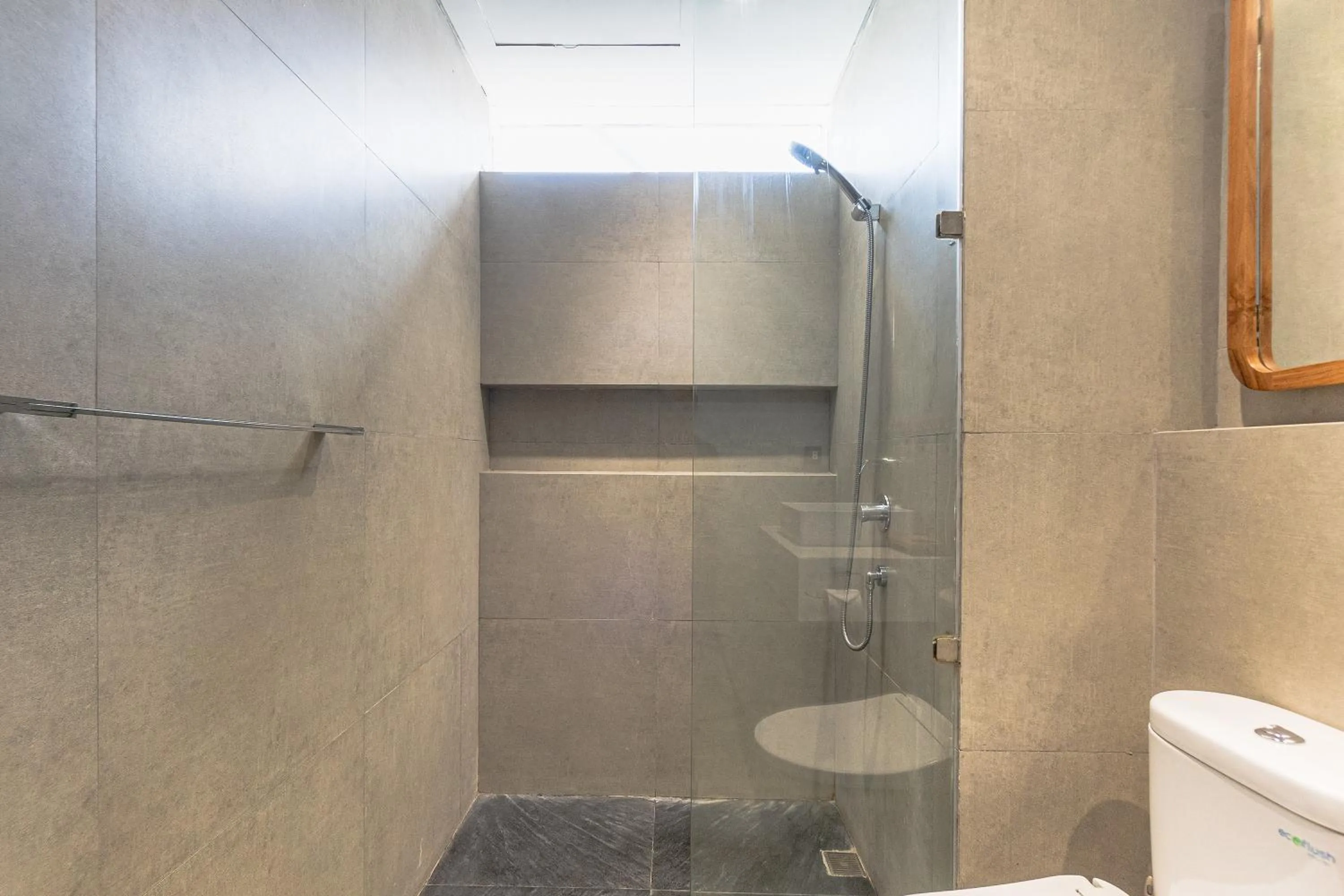 Bathroom in Forseti Athena