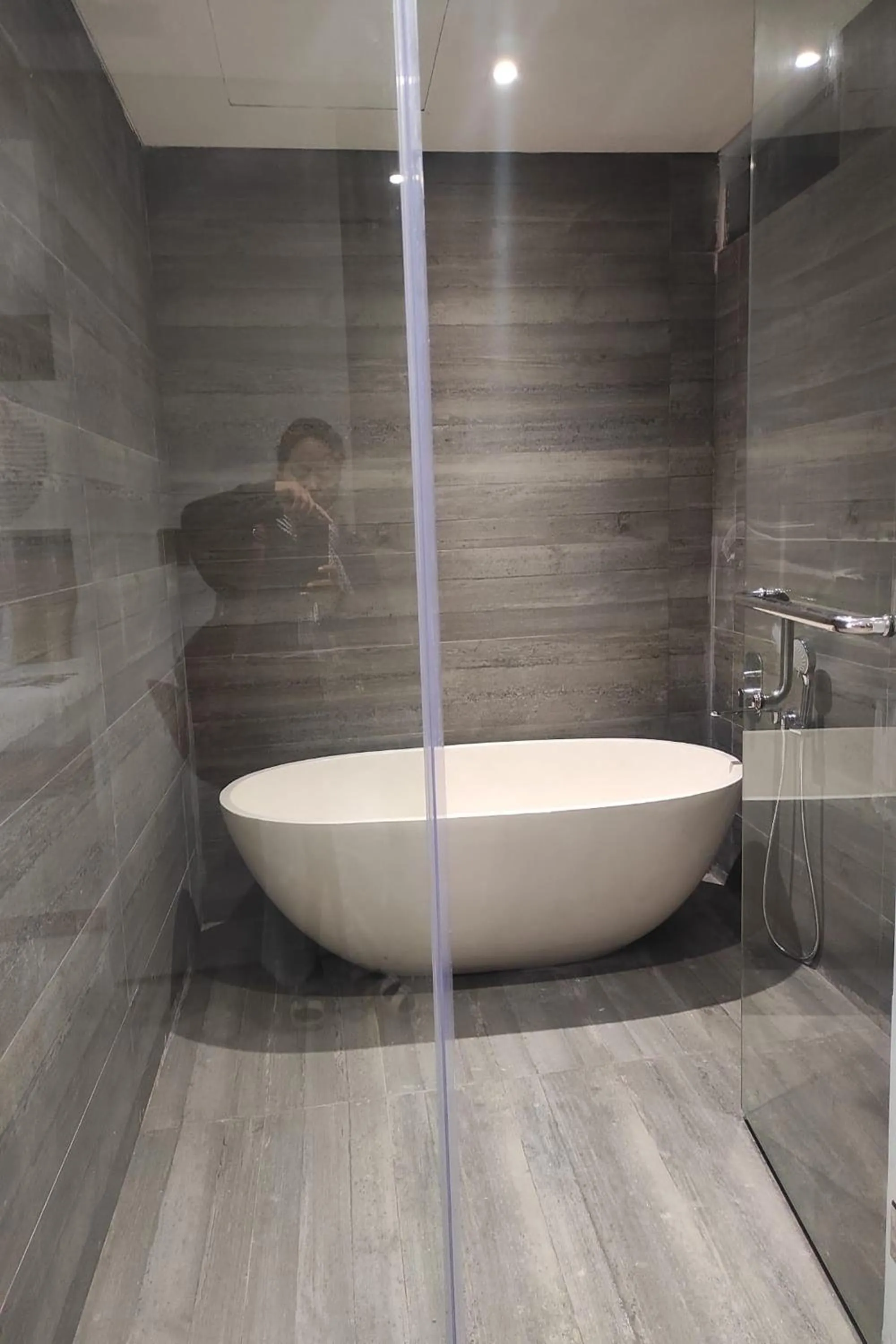 Bathroom in Forseti Athena