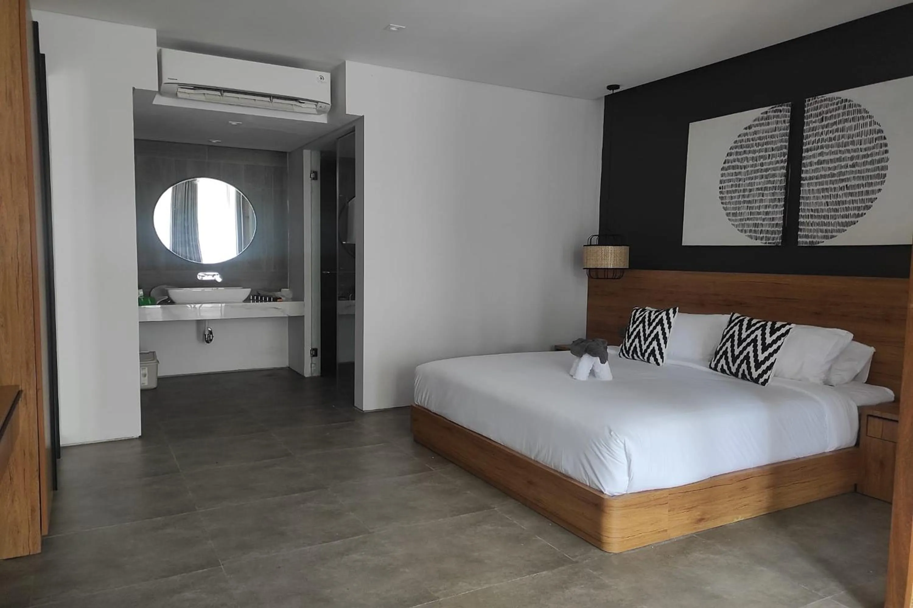 Photo of the whole room in Forseti Athena