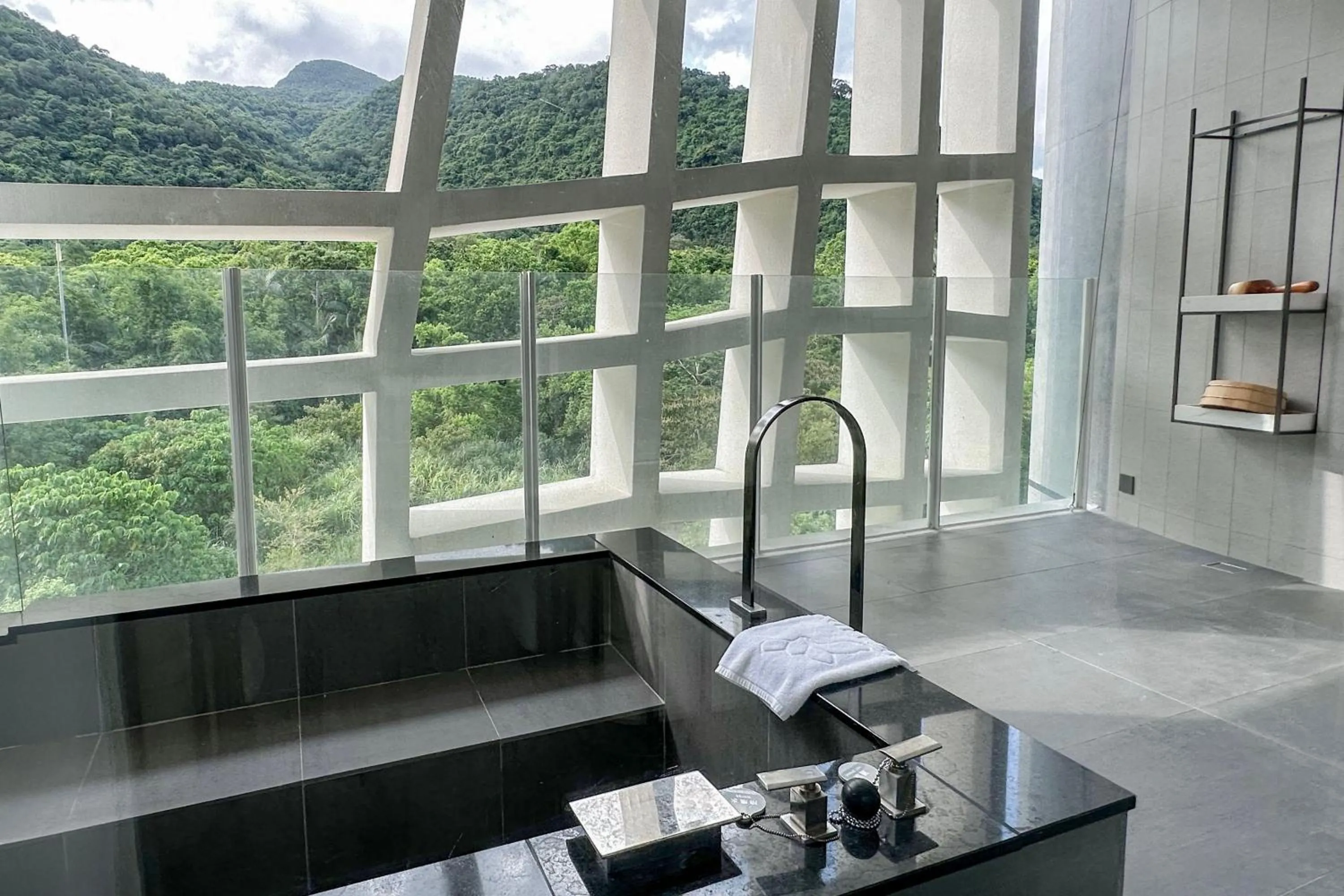 Open Air Bath in Orient Luxury Hotel-Jiaoxi