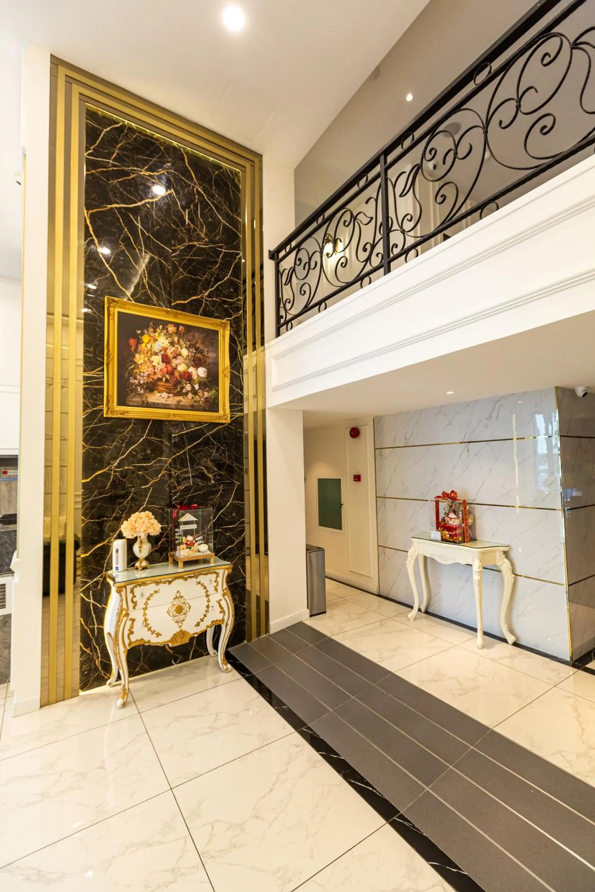 Lobby or reception in Frazel Heritage Hotel