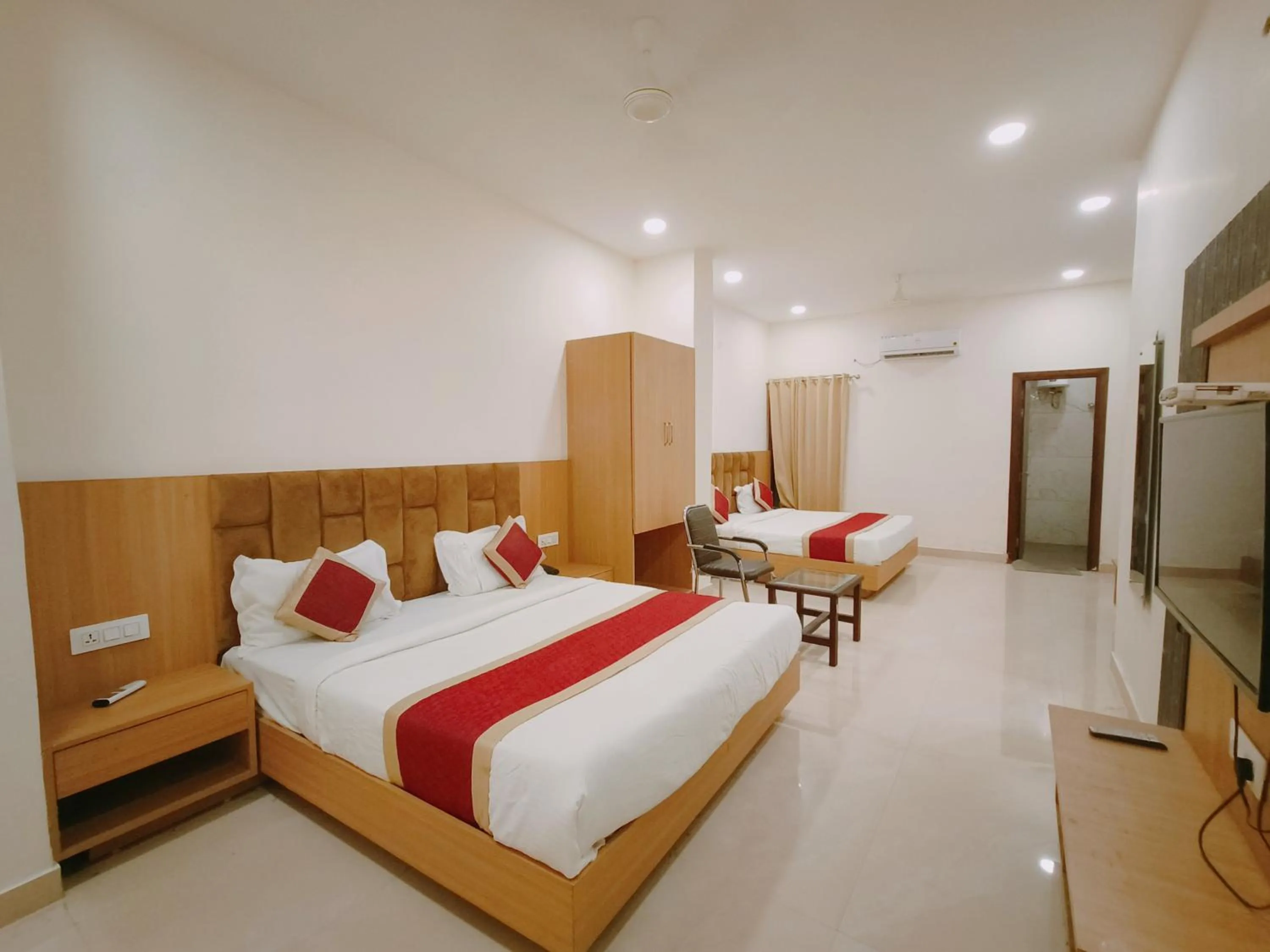 Bed in Hotel Bansal Paradise near golden temple