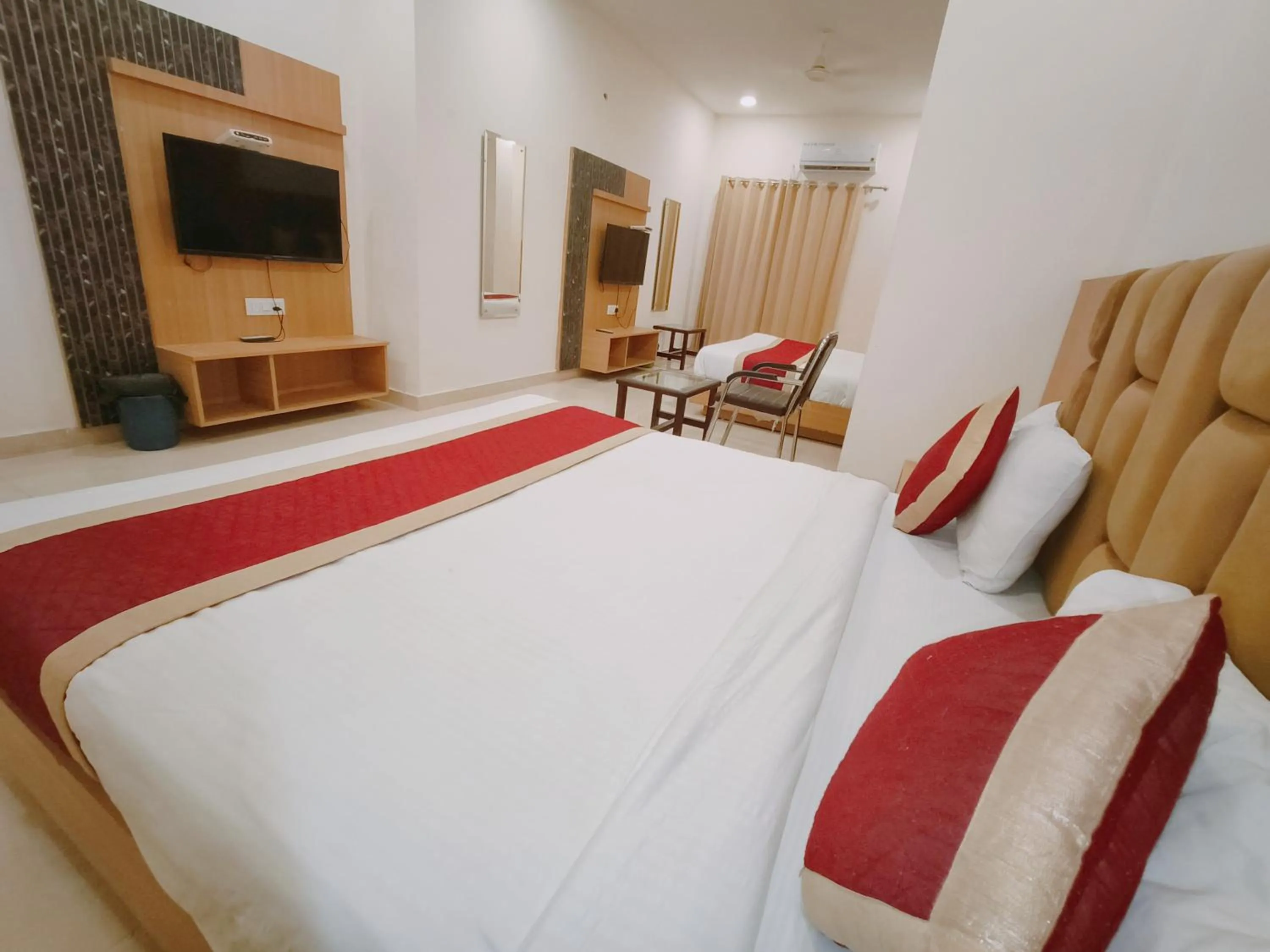 Bed in Hotel Bansal Paradise near golden temple