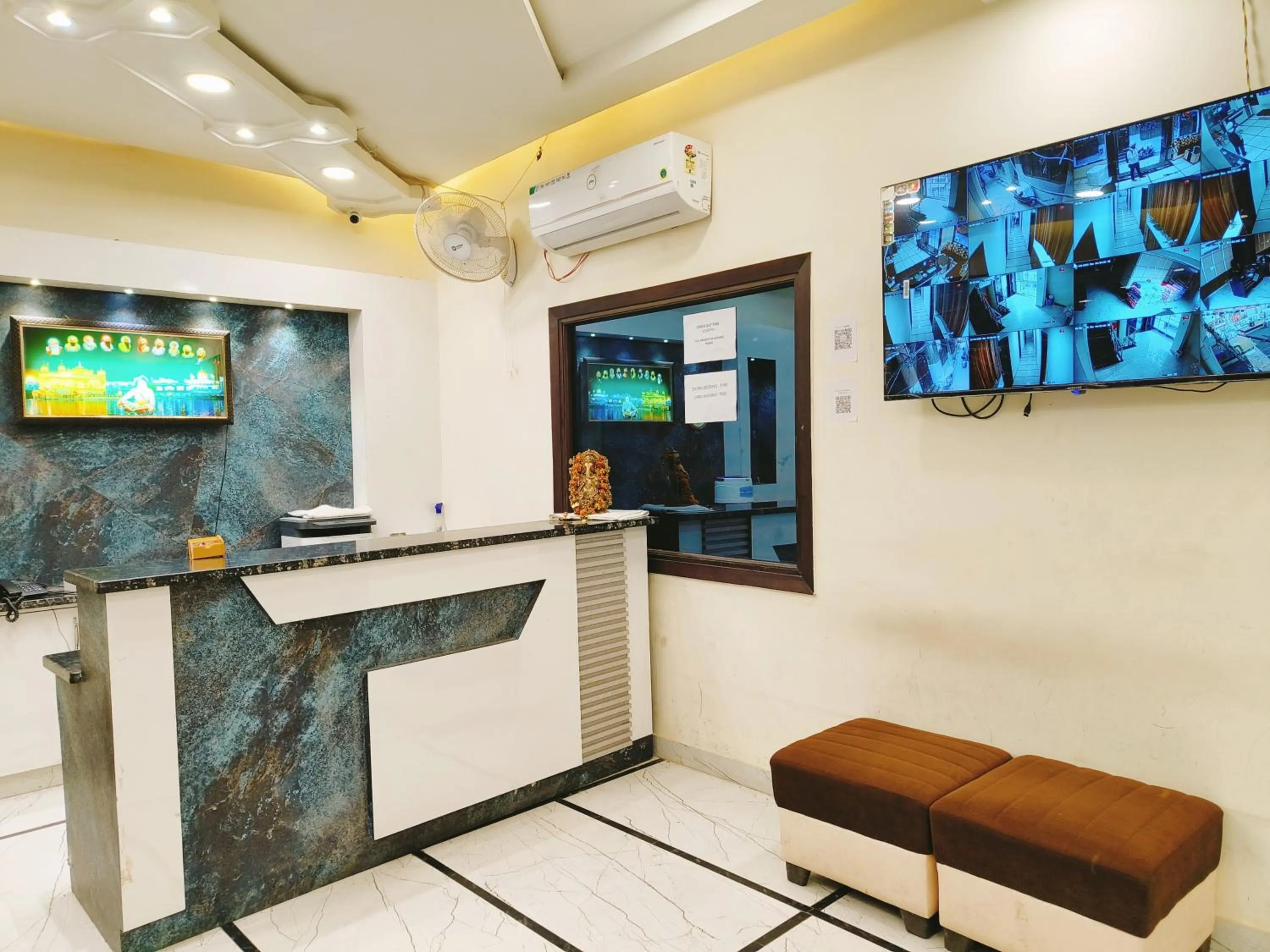 Lobby or reception in Hotel Bansal Paradise near golden temple