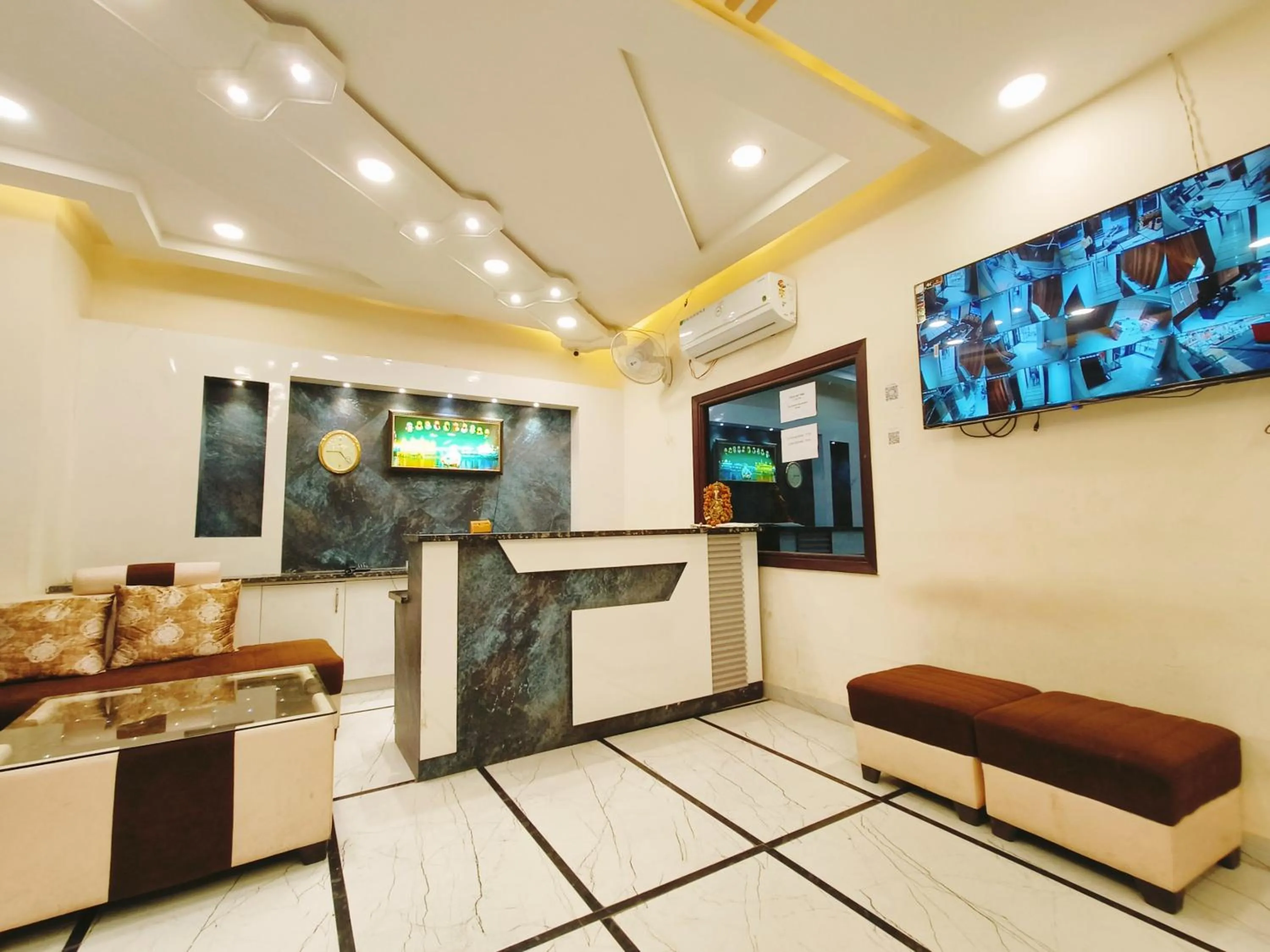 Lobby or reception in Hotel Bansal Paradise near golden temple