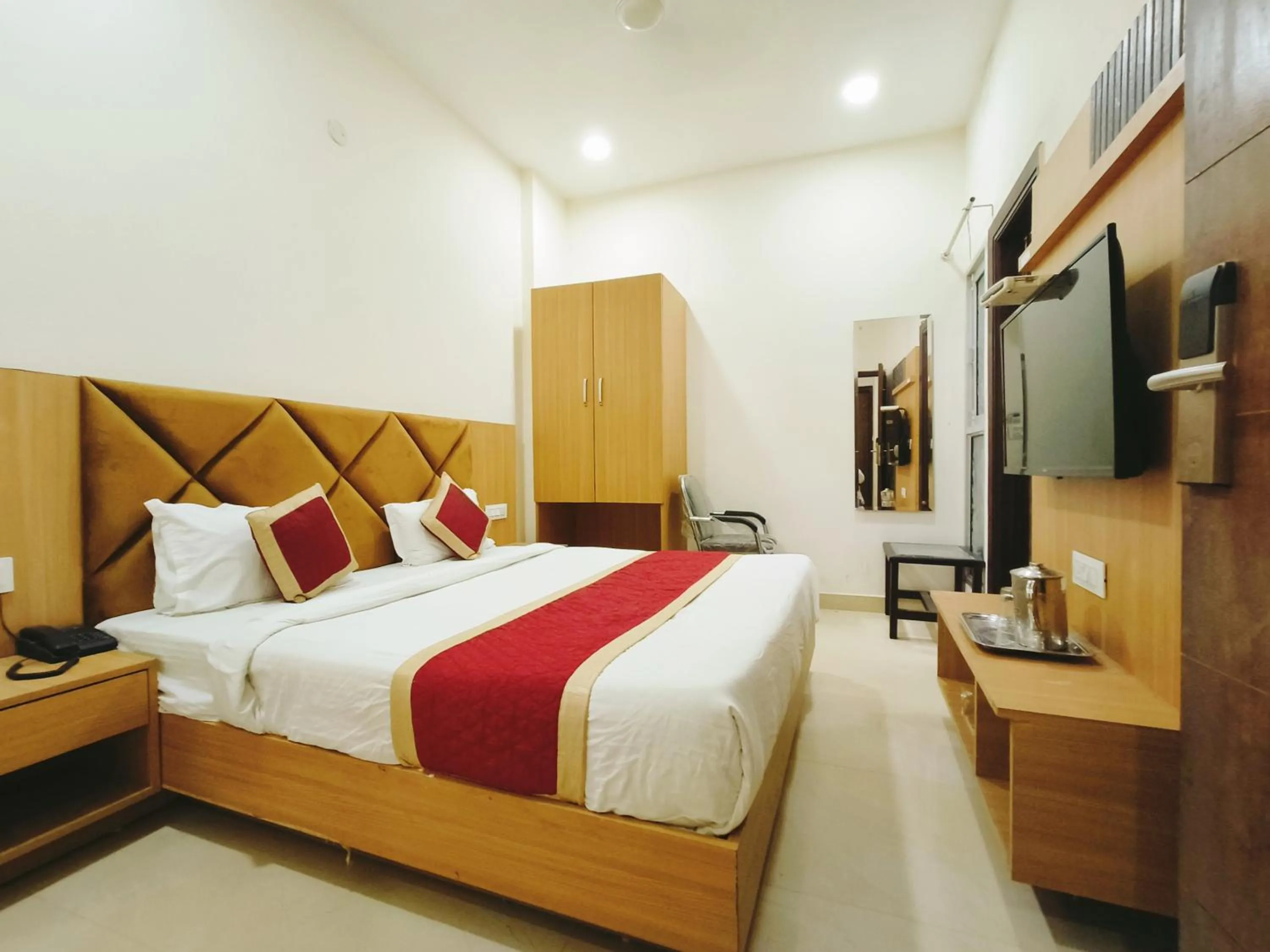 Bed in Hotel Bansal Paradise near golden temple