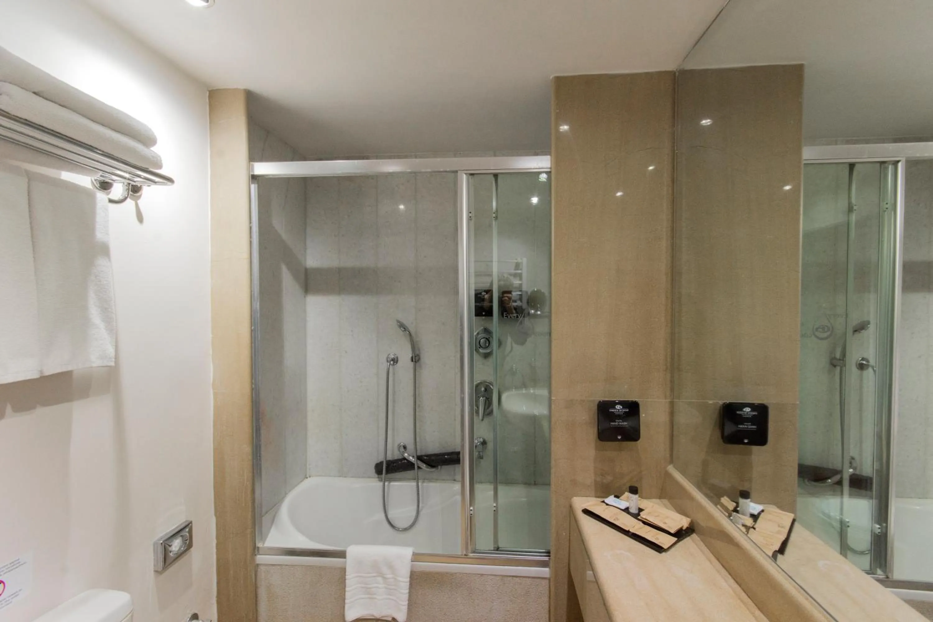 Bathroom in Capsis Bristol Boutique Hotel