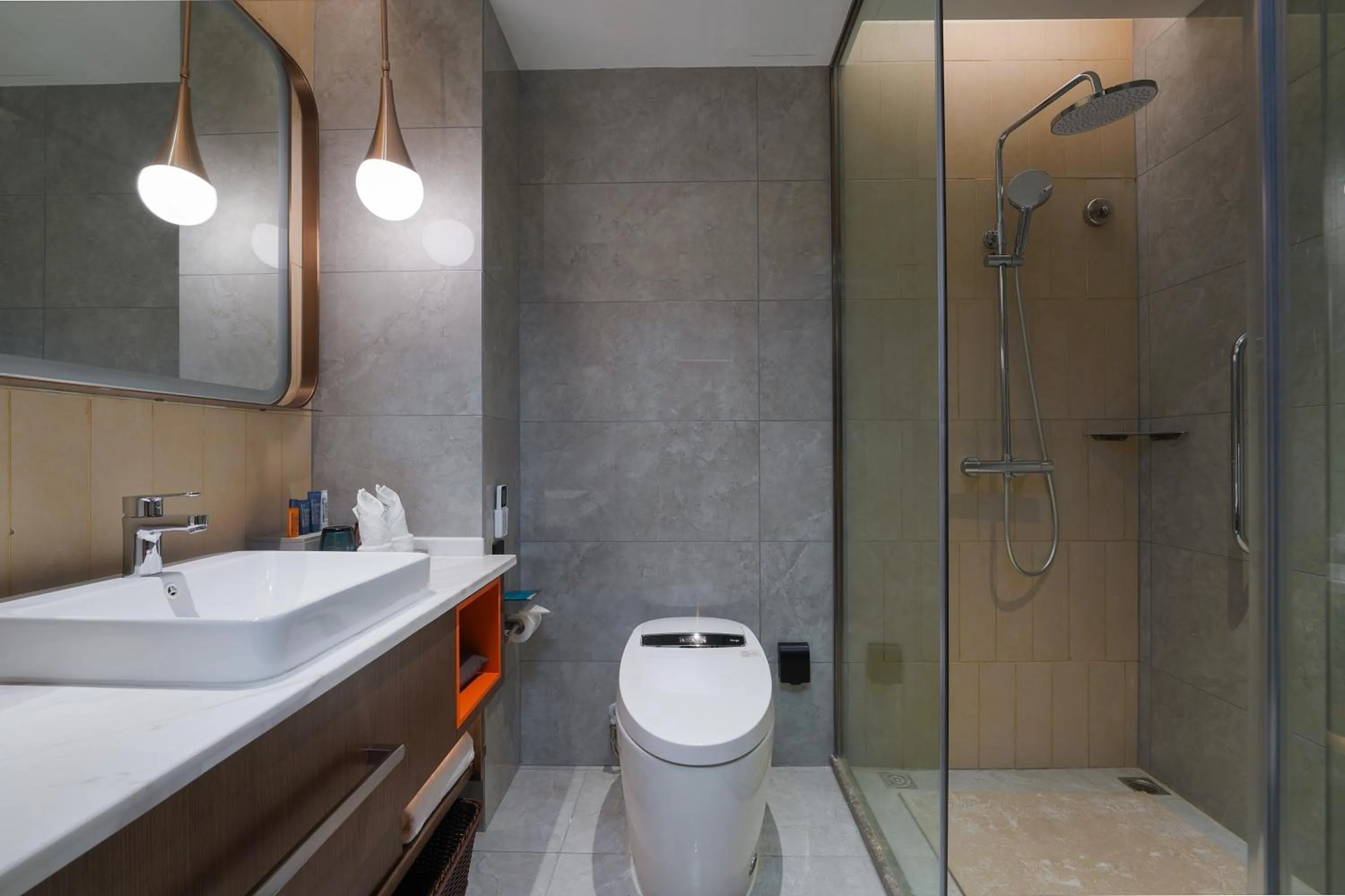 Shower in Home2 Suites By Hilton Wuhan Hankou Railway Station