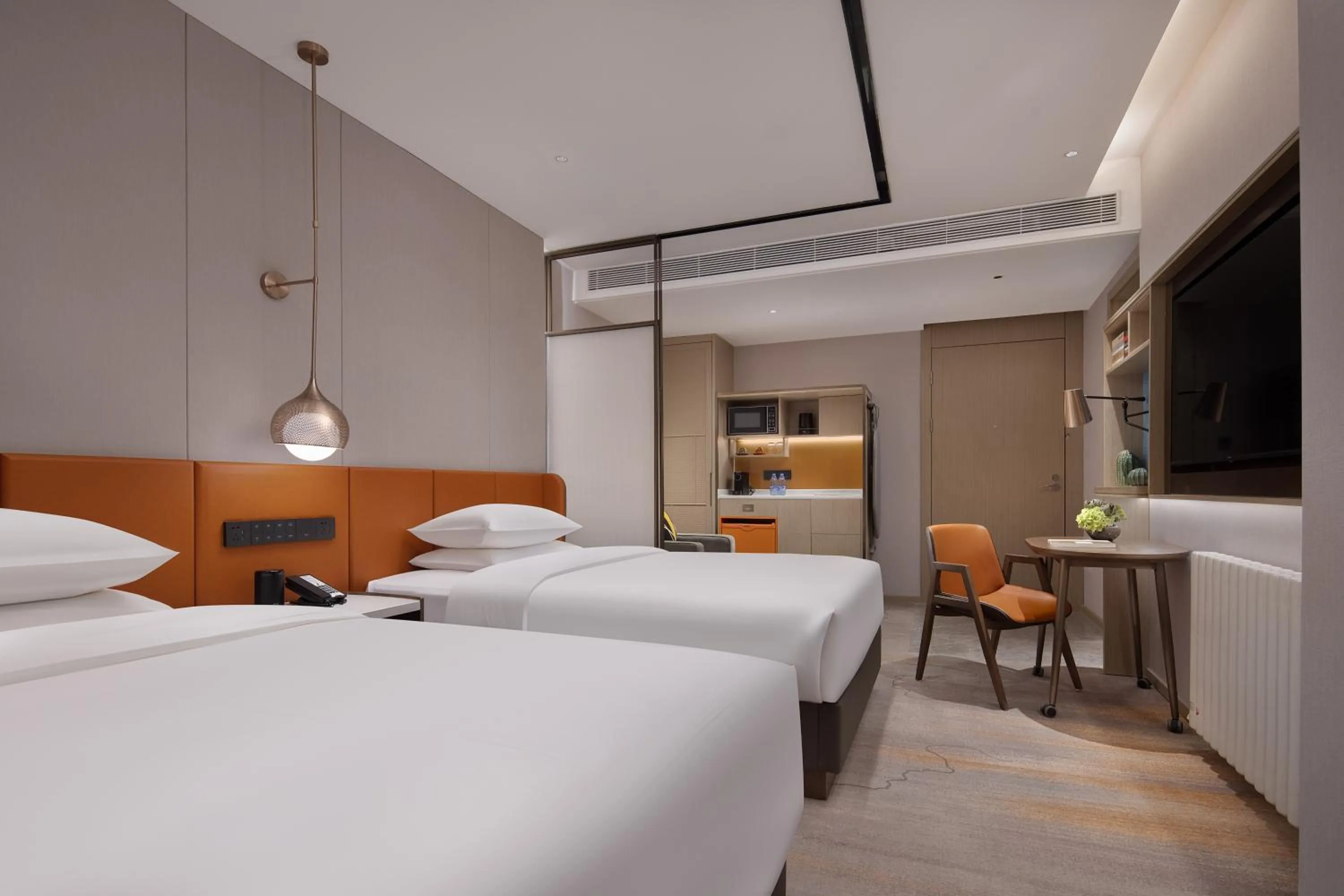 Photo of the whole room, Bed in Home2 Suites By Hilton Wuhan Hankou Railway Station