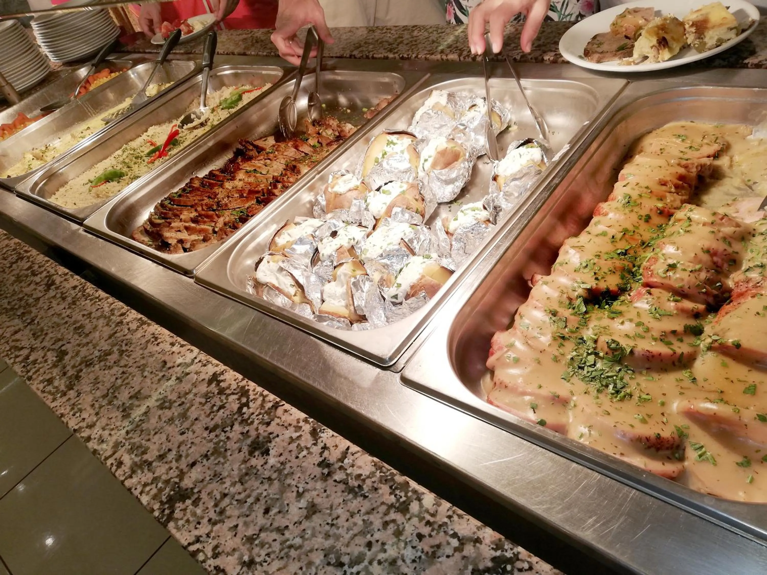 Restaurant/places to eat in Pela Maria Hotel