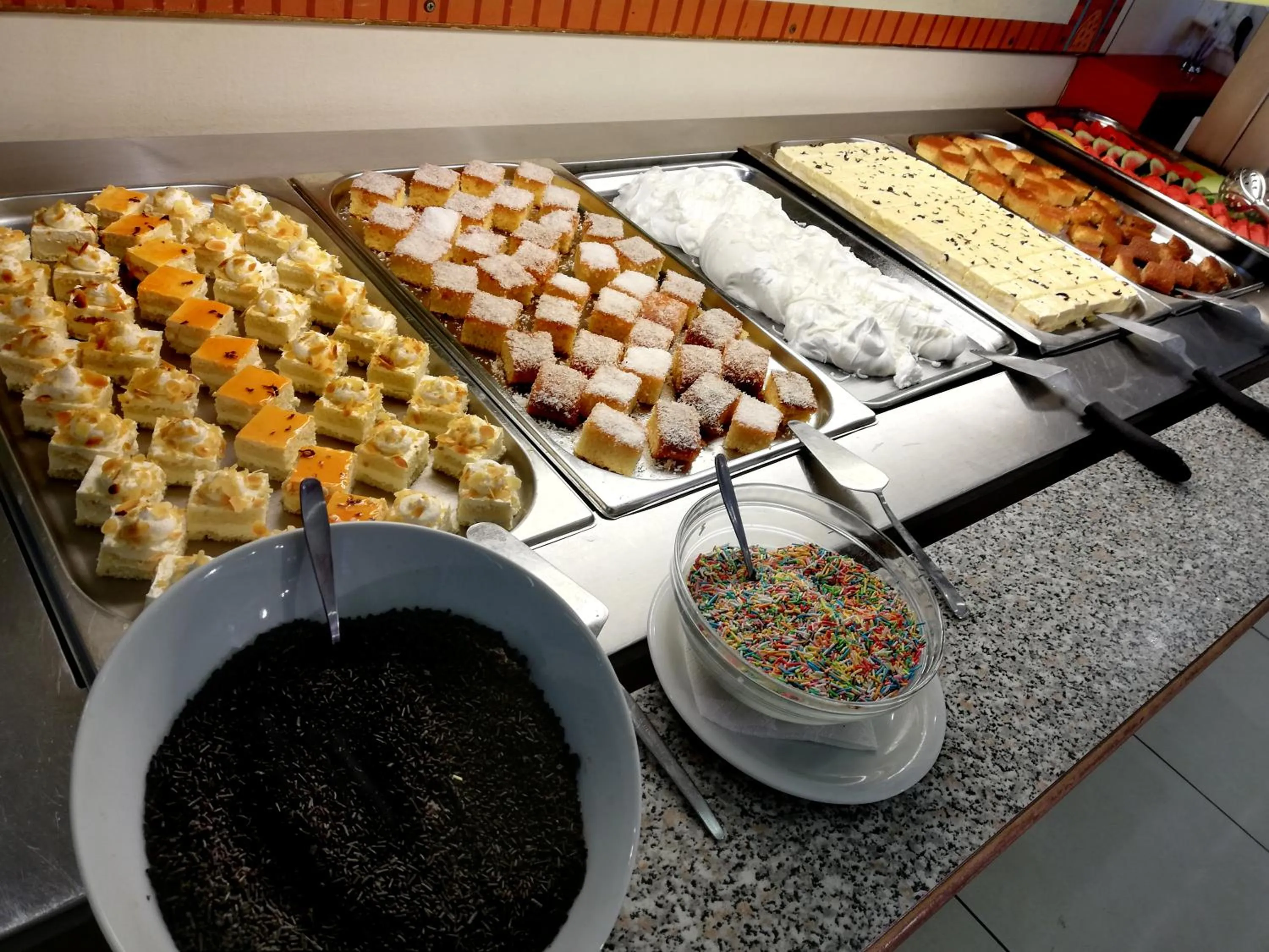 Restaurant/places to eat in Pela Maria Hotel