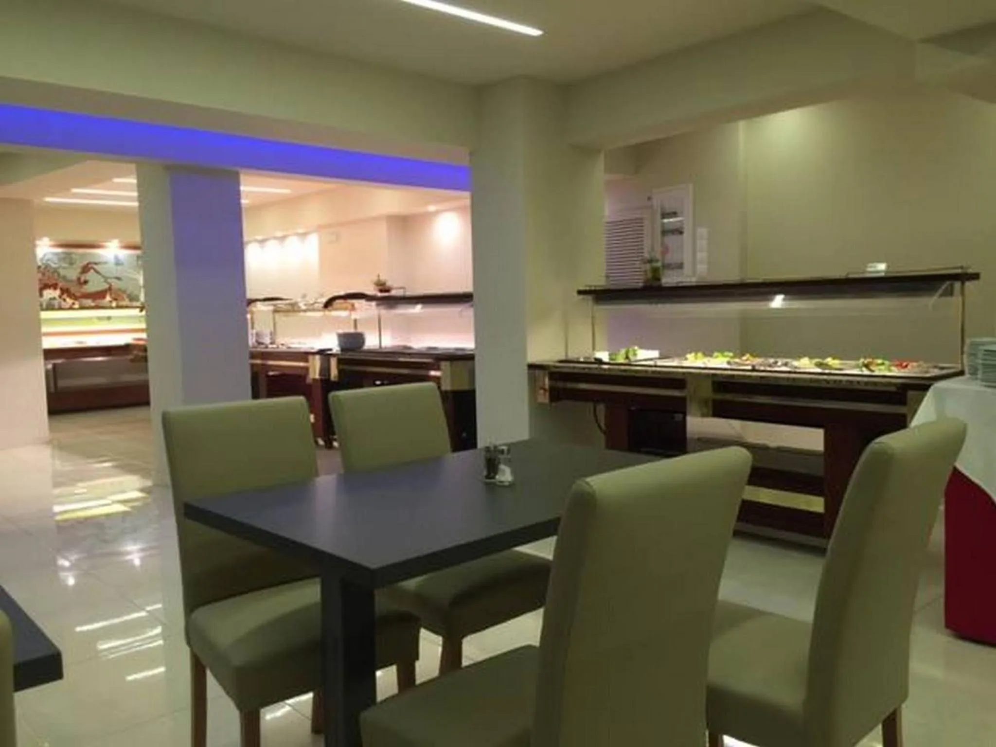 Restaurant/places to eat in Pela Maria Hotel