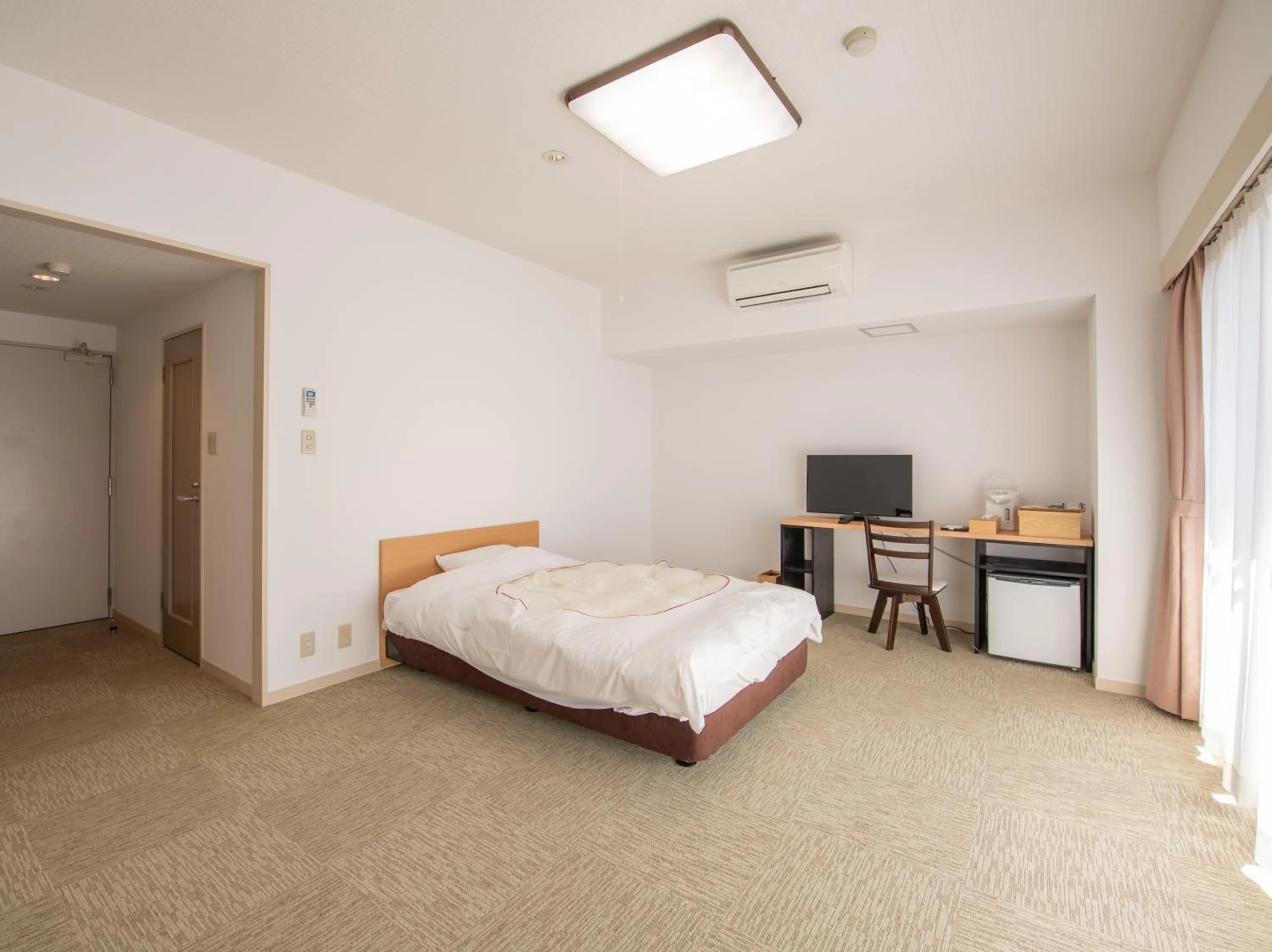 Communal lounge/ TV room, Bed in Chateraise Lodge Kasugai