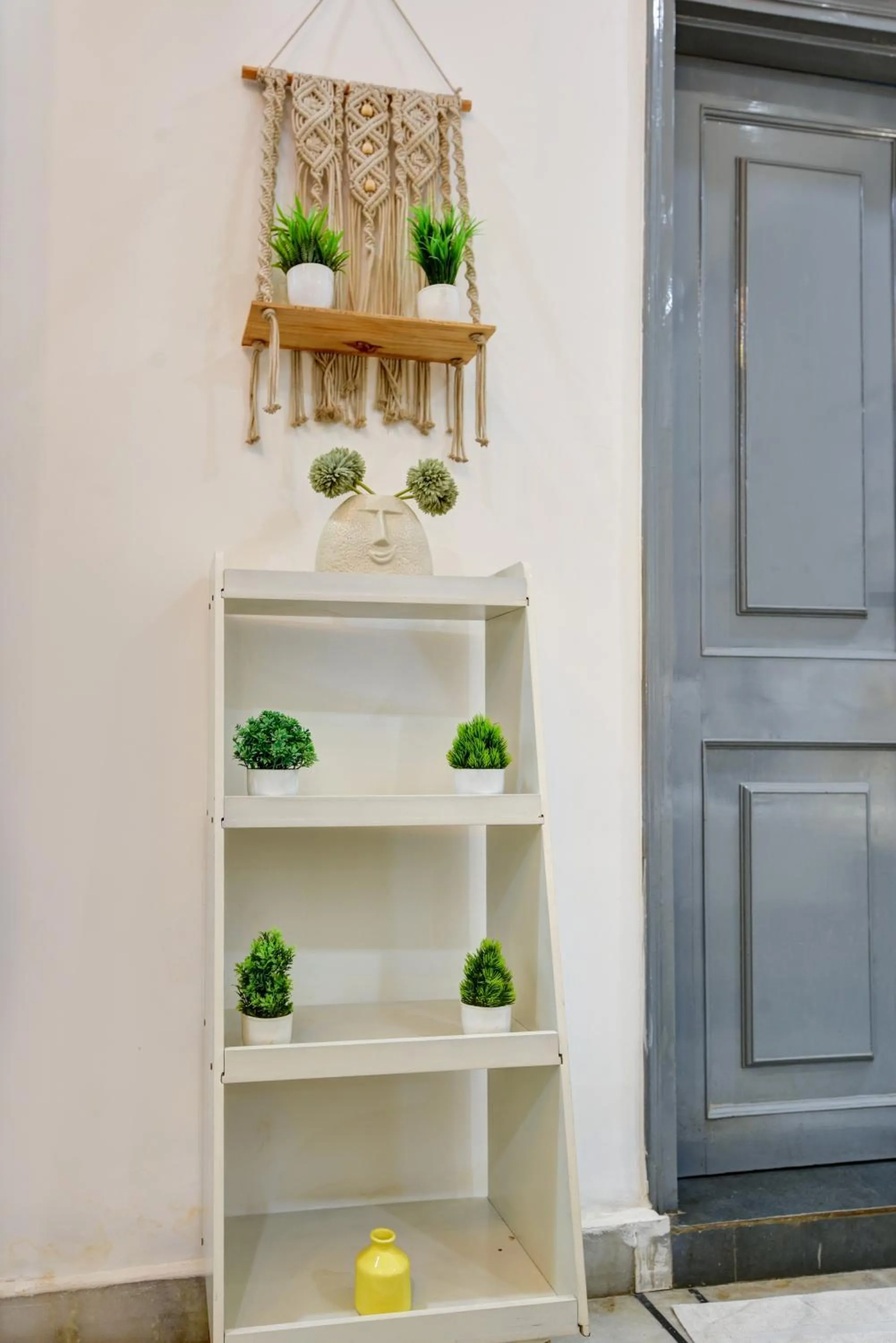 furniture in Gallivanto Inn - Rohini