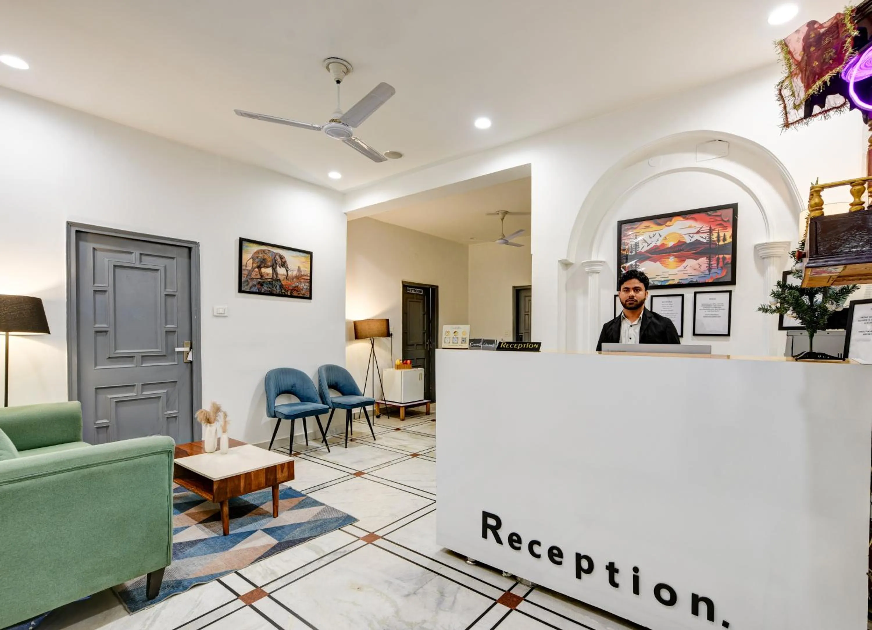 Lobby or reception in Gallivanto Inn - Rohini